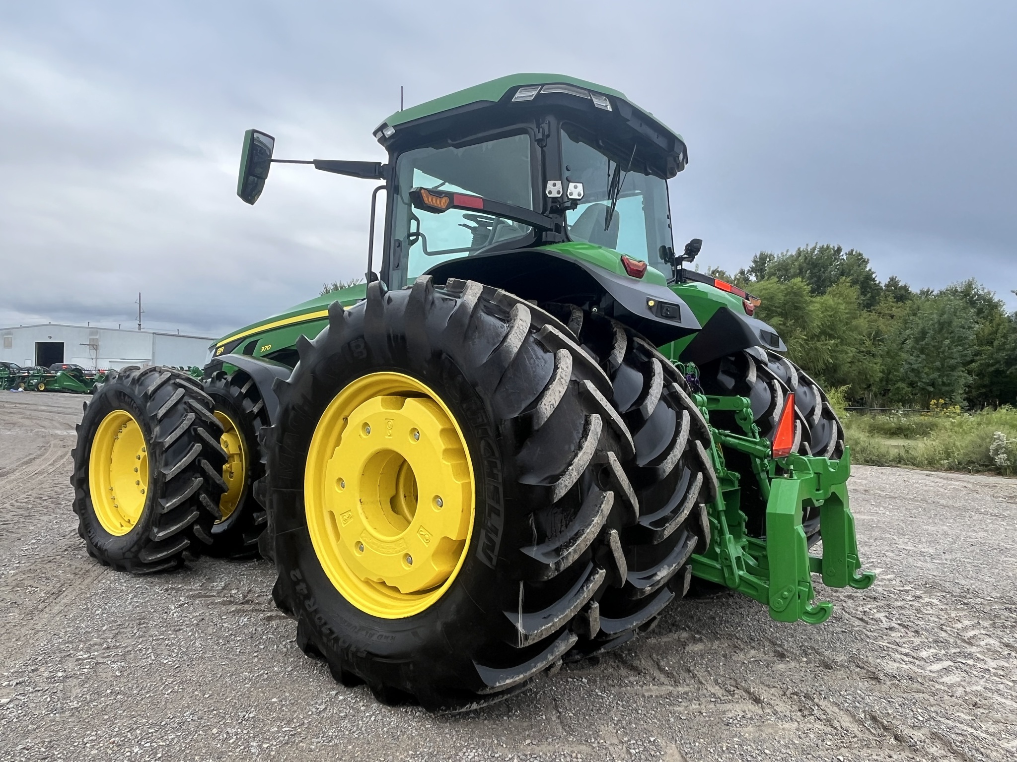  2024 John Deere 8R 370 at Heritage Tractor in Pittsburg, KS