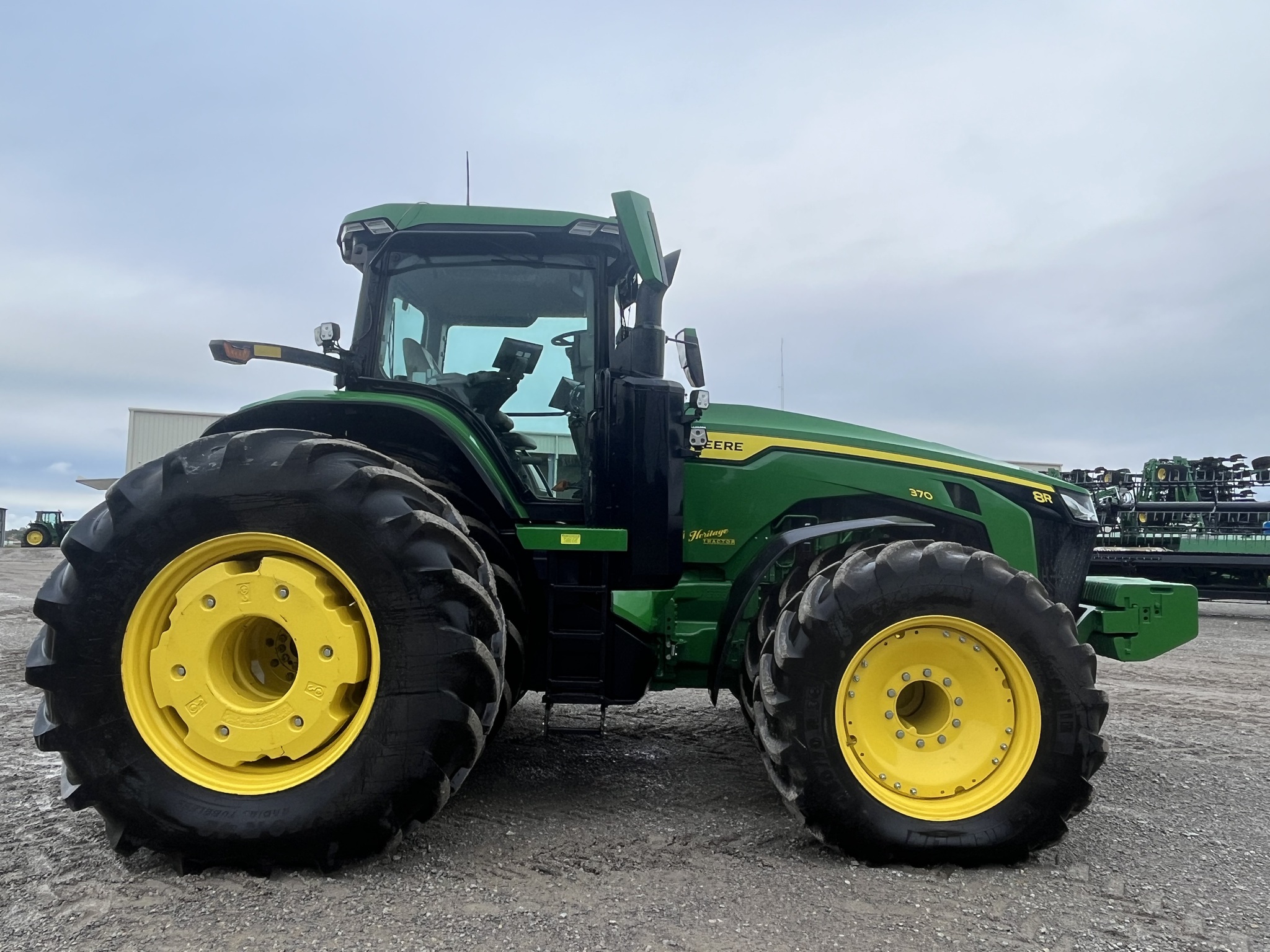  2024 John Deere 8R 370 at Heritage Tractor in Pittsburg, KS