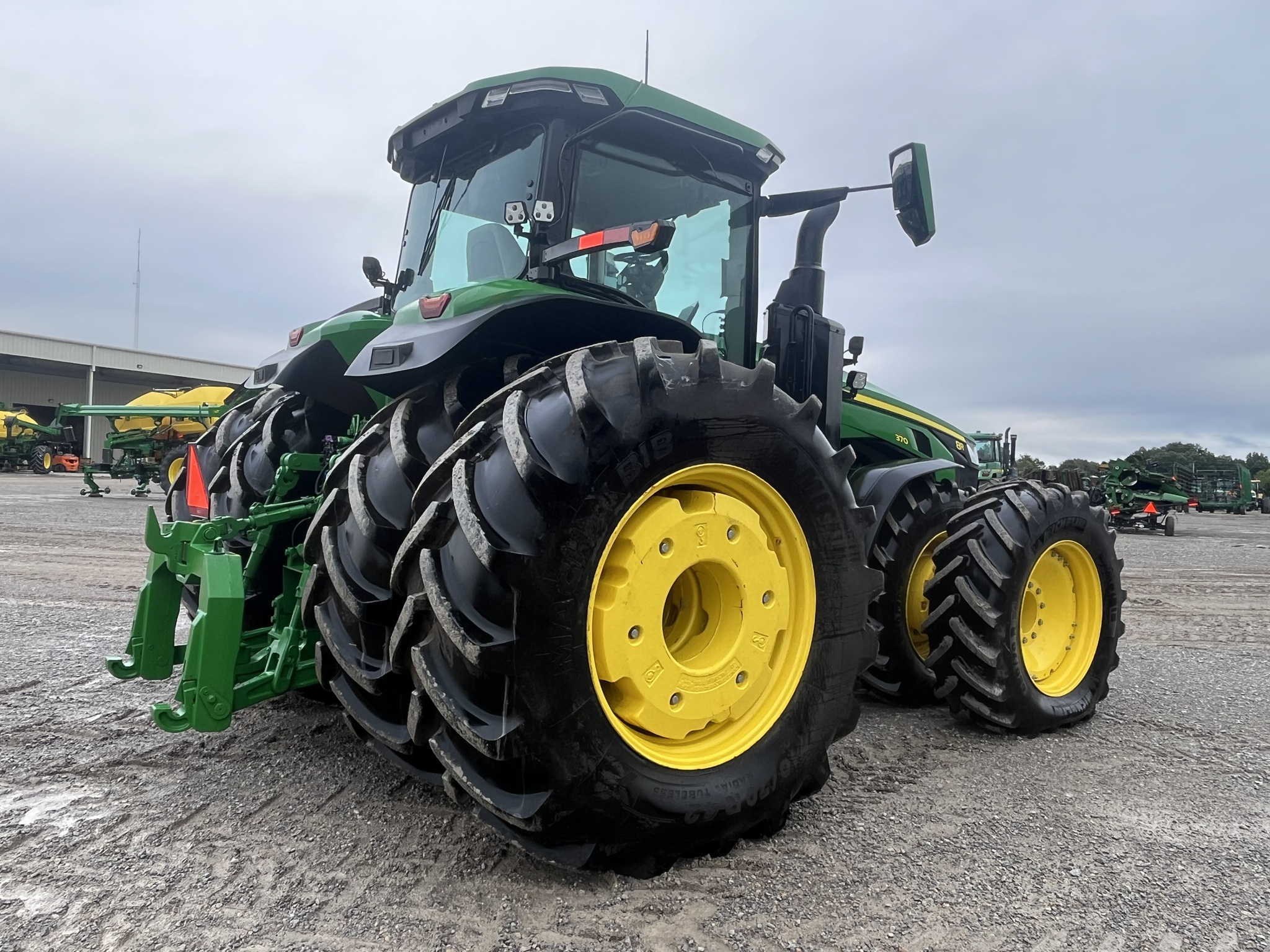  2024 John Deere 8R 370 at Heritage Tractor in Pittsburg, KS