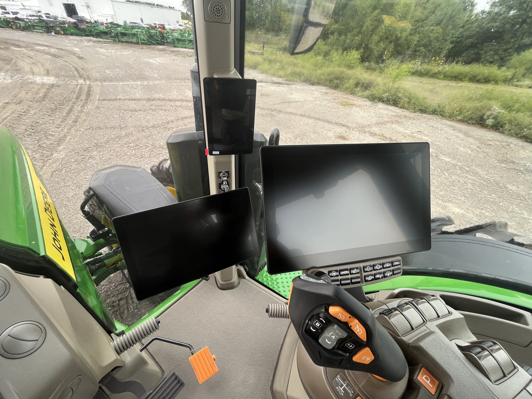  2024 John Deere 8R 370 at Heritage Tractor in Pittsburg, KS