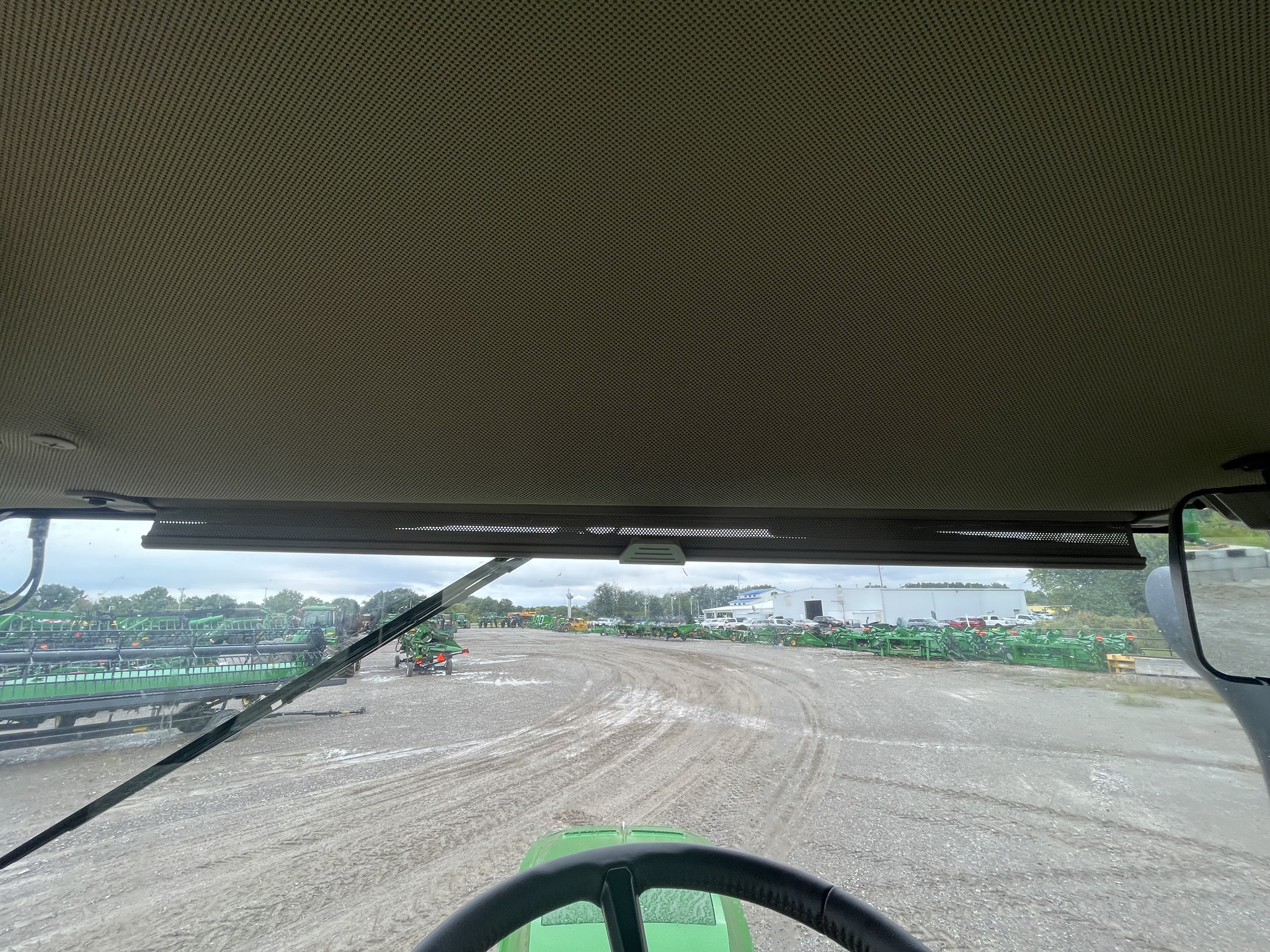  2024 John Deere 8R 370 at Heritage Tractor in Pittsburg, KS