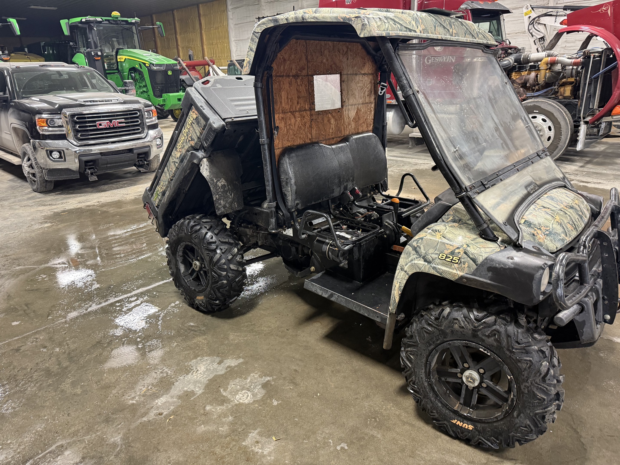 2011 John Deere XUV 825I CAMO Image 1