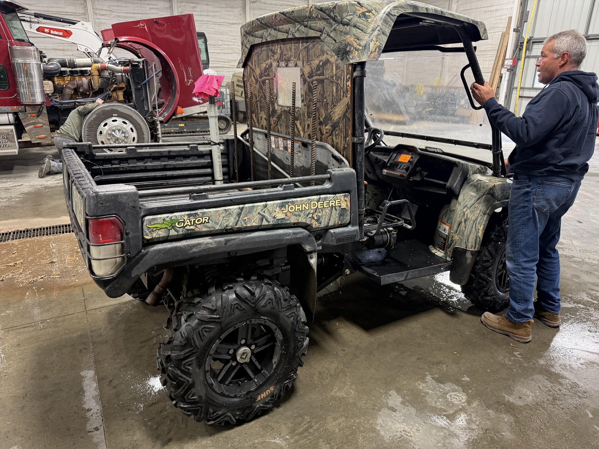 2011 John Deere XUV 825I CAMO Image 2
