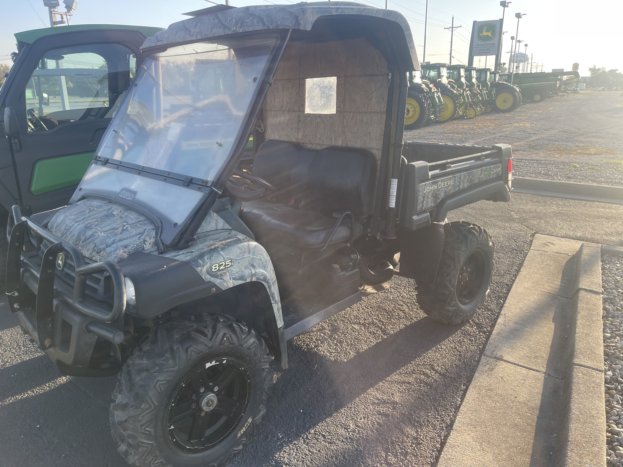 2011 John Deere XUV 825I CAMO Image 1