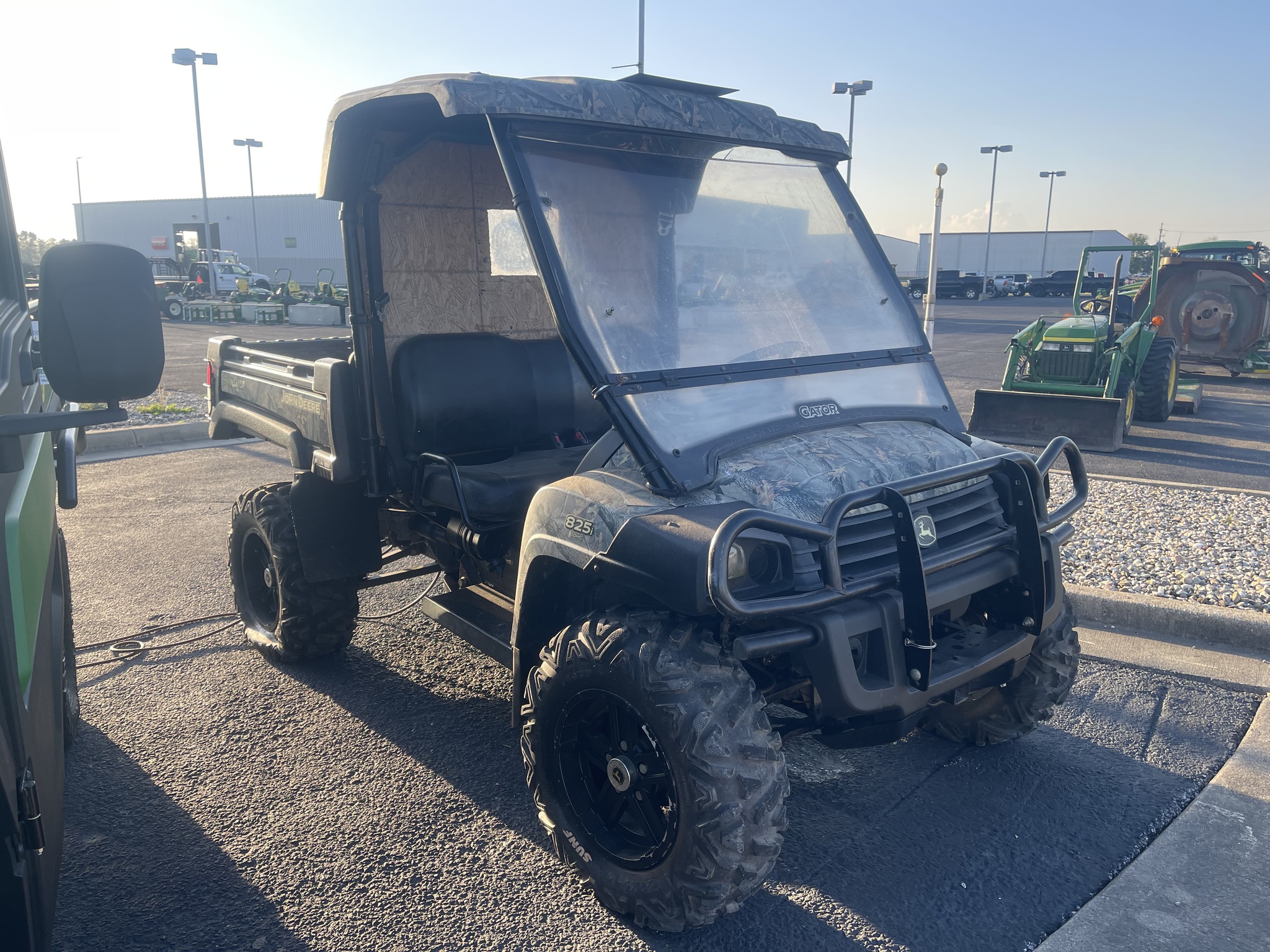 2011 John Deere XUV 825I CAMO Image 2