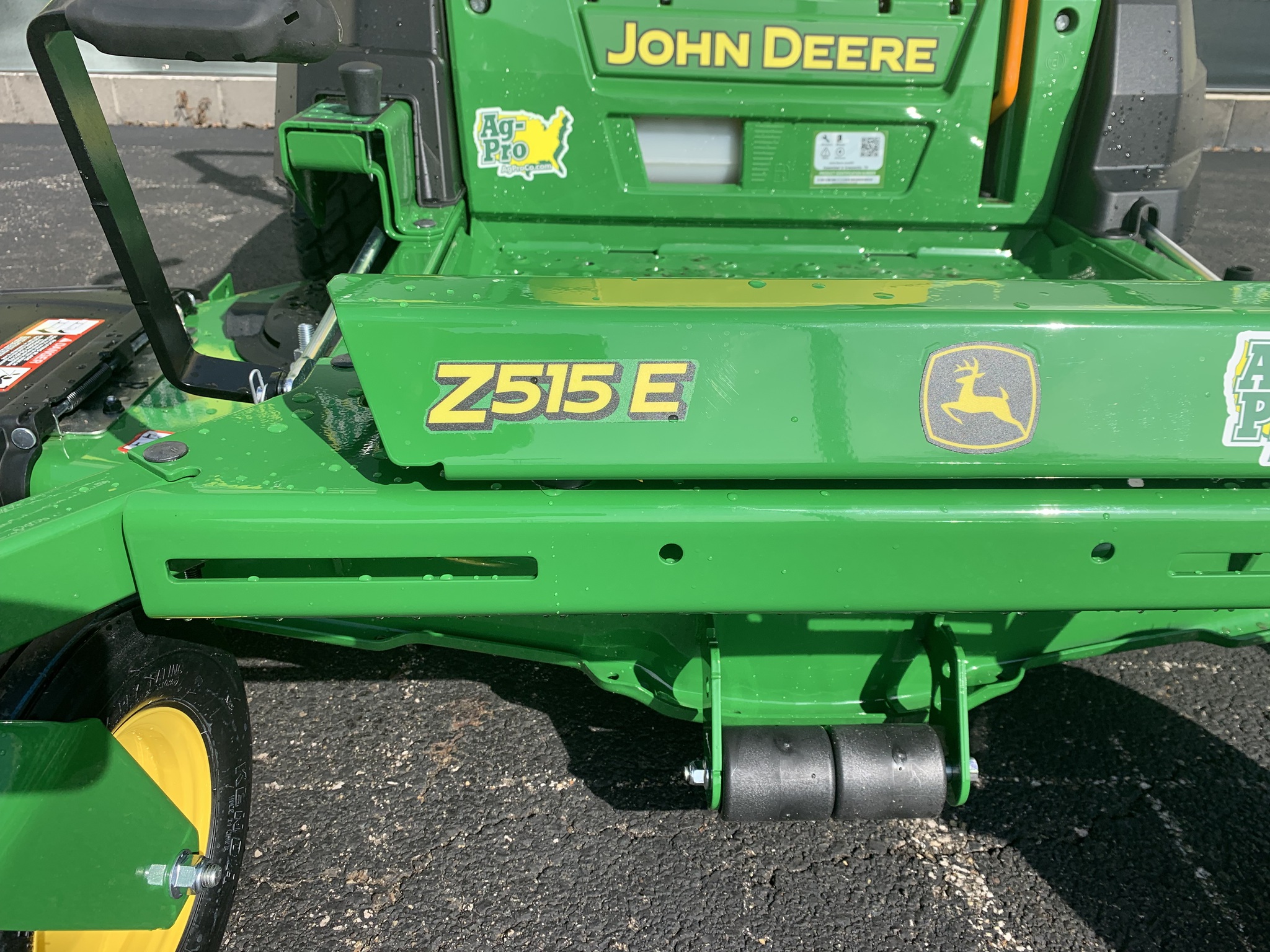 2025 John Deere Z515E 54