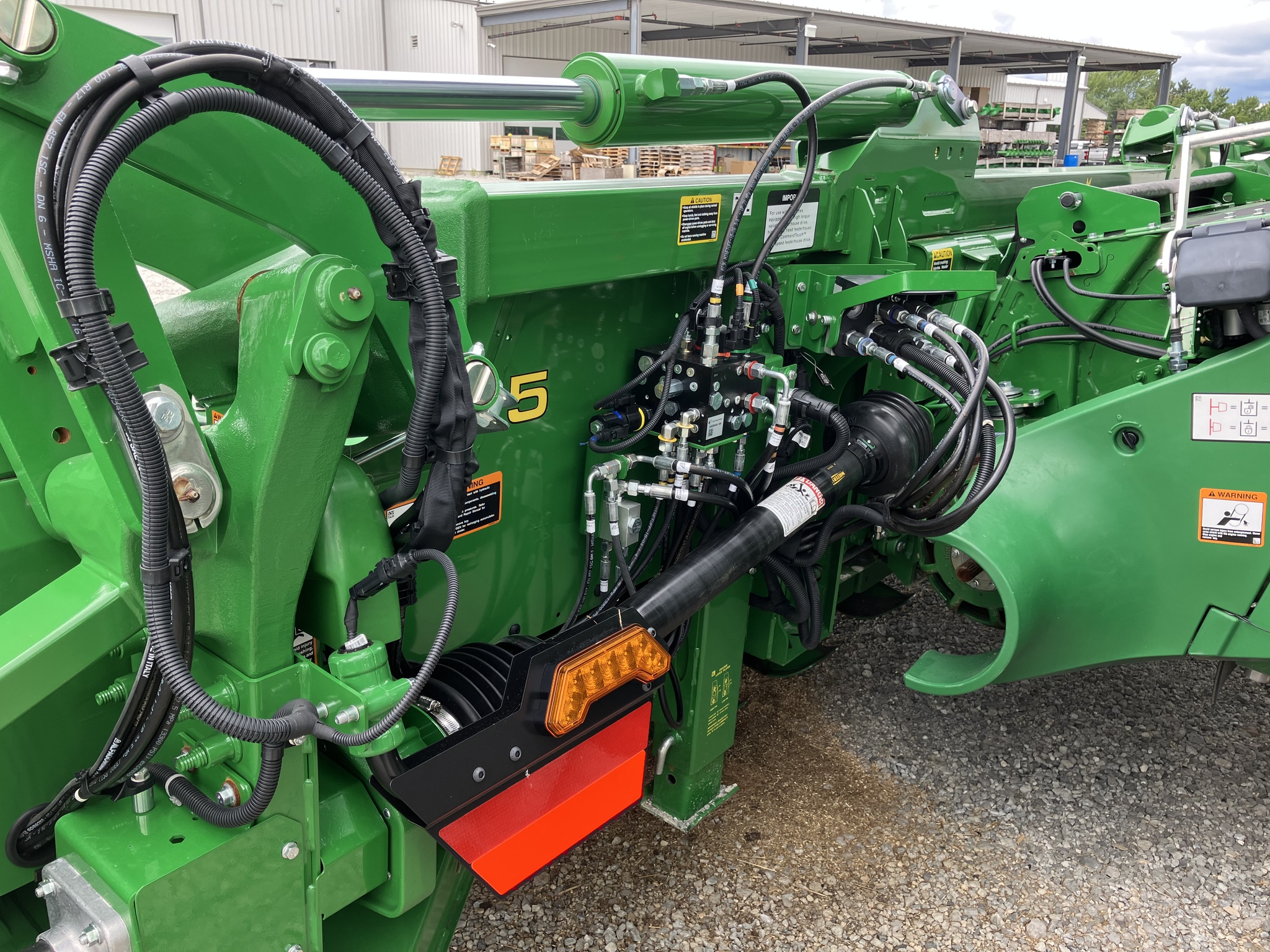 2024 John Deere C18F Image 8