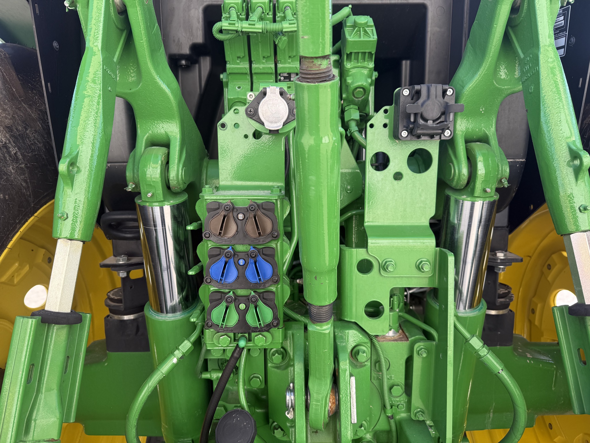 2023 John Deere 6R 155 Image 11