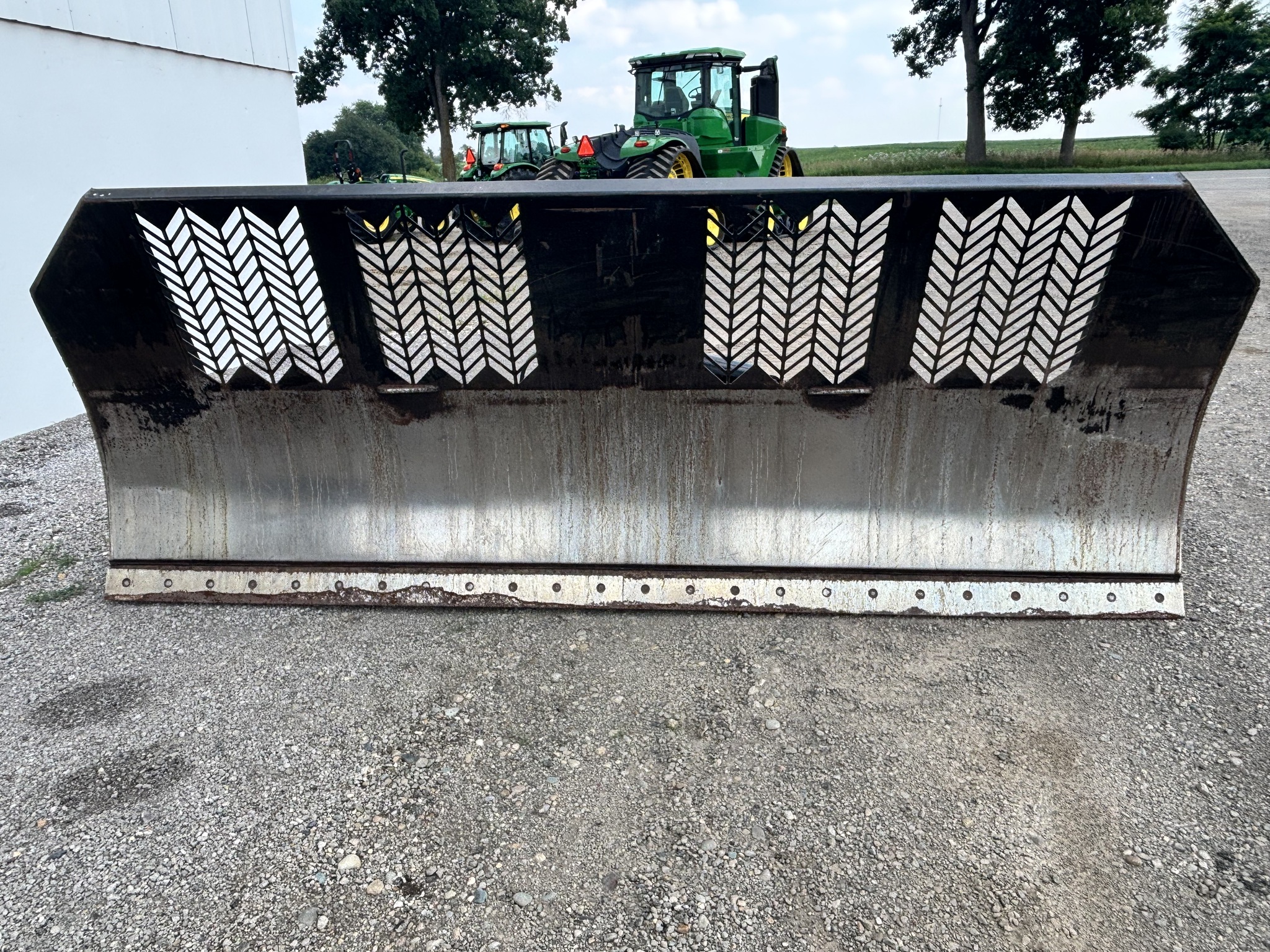 2013 Grouser AG 220 Image 2