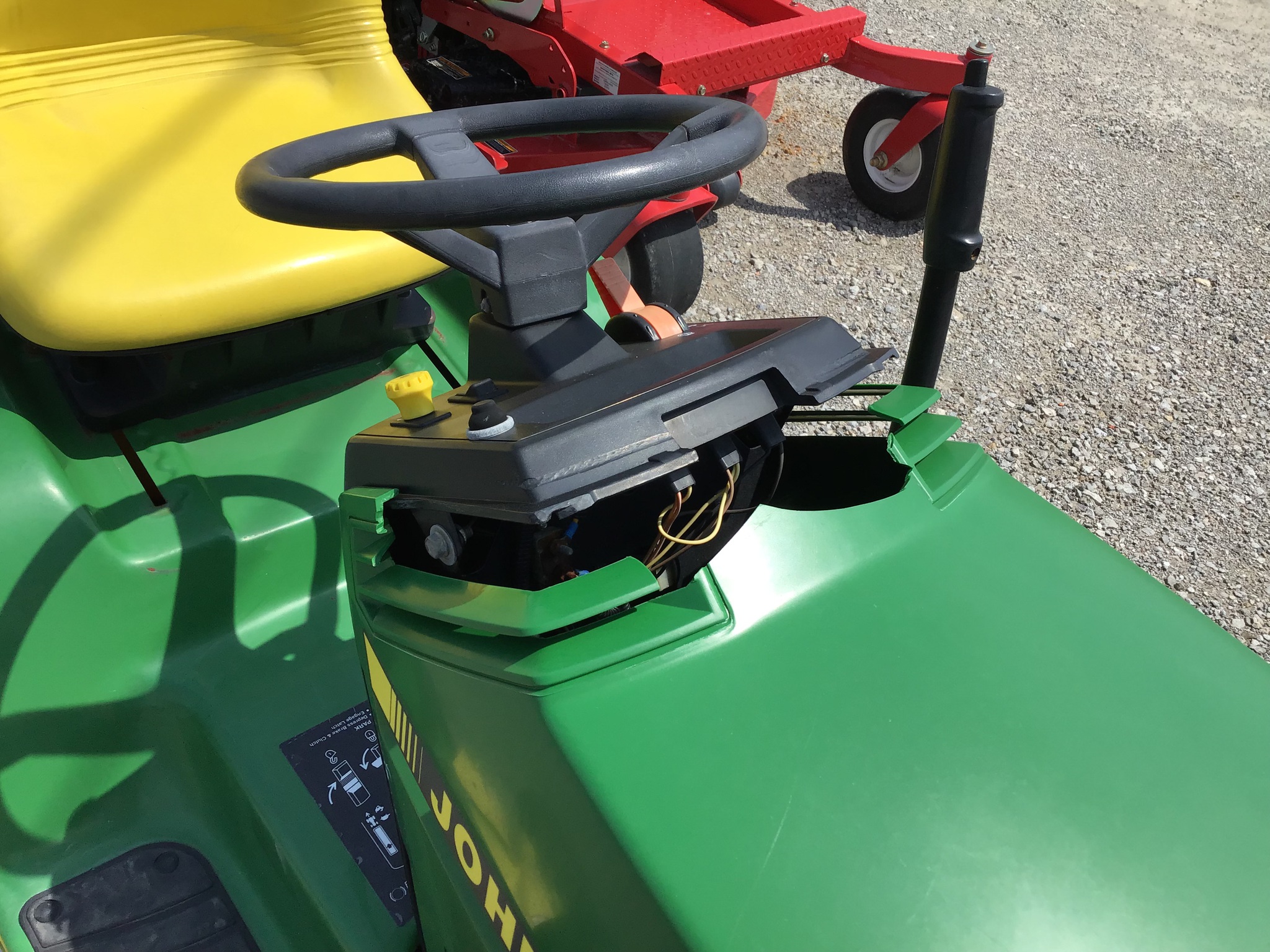 1995 John Deere LX188 Image 5