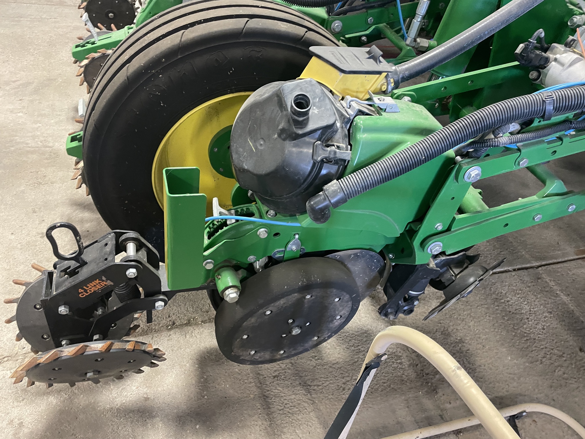 2022 John Deere 1775NT Image 3