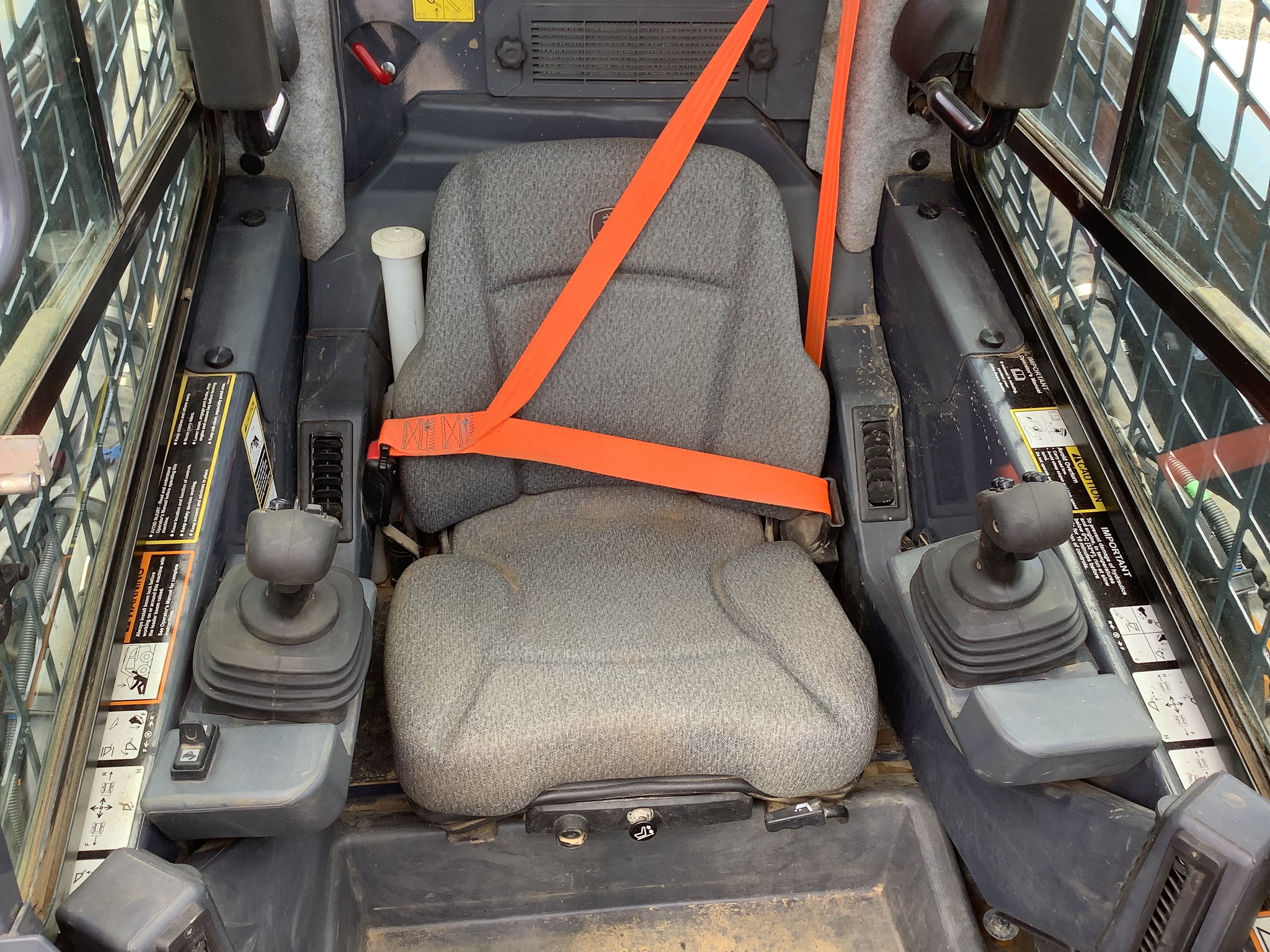 2021 John Deere 333G Image 30