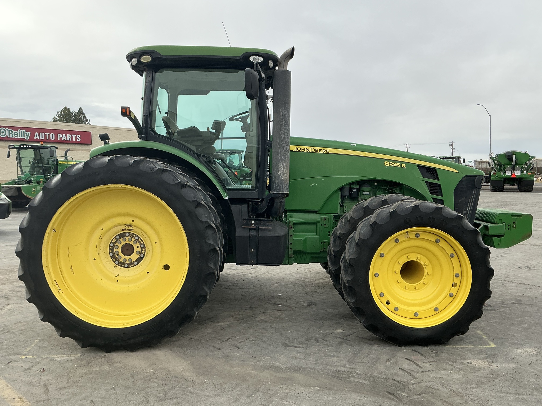2010 John Deere 8295R Image 6