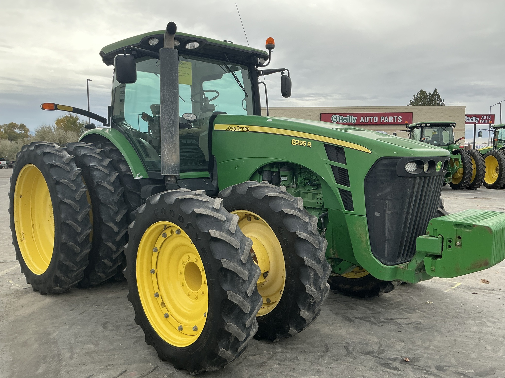 2010 John Deere 8295R Image 7