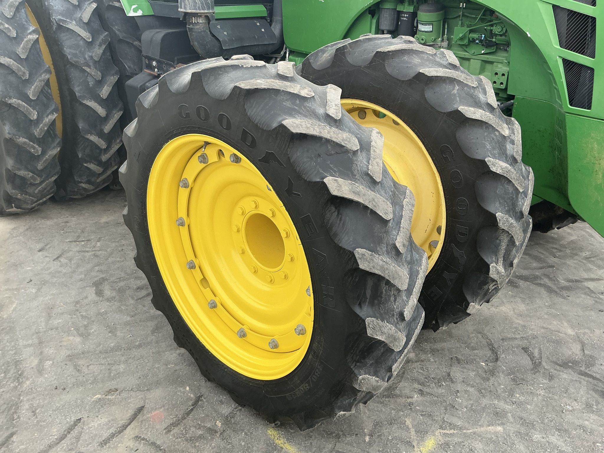 2010 John Deere 8295R Image 9