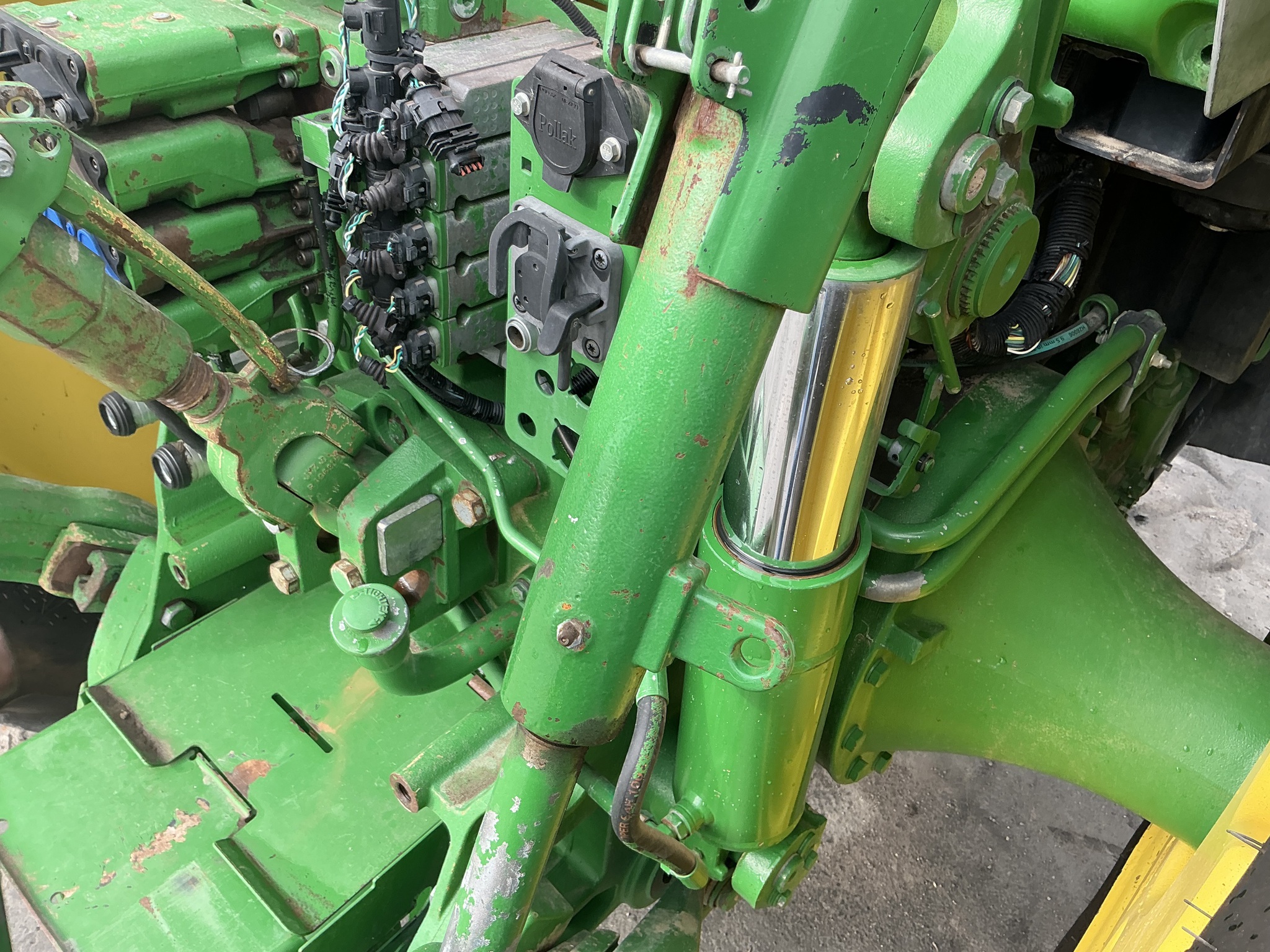 2010 John Deere 8295R Image 21