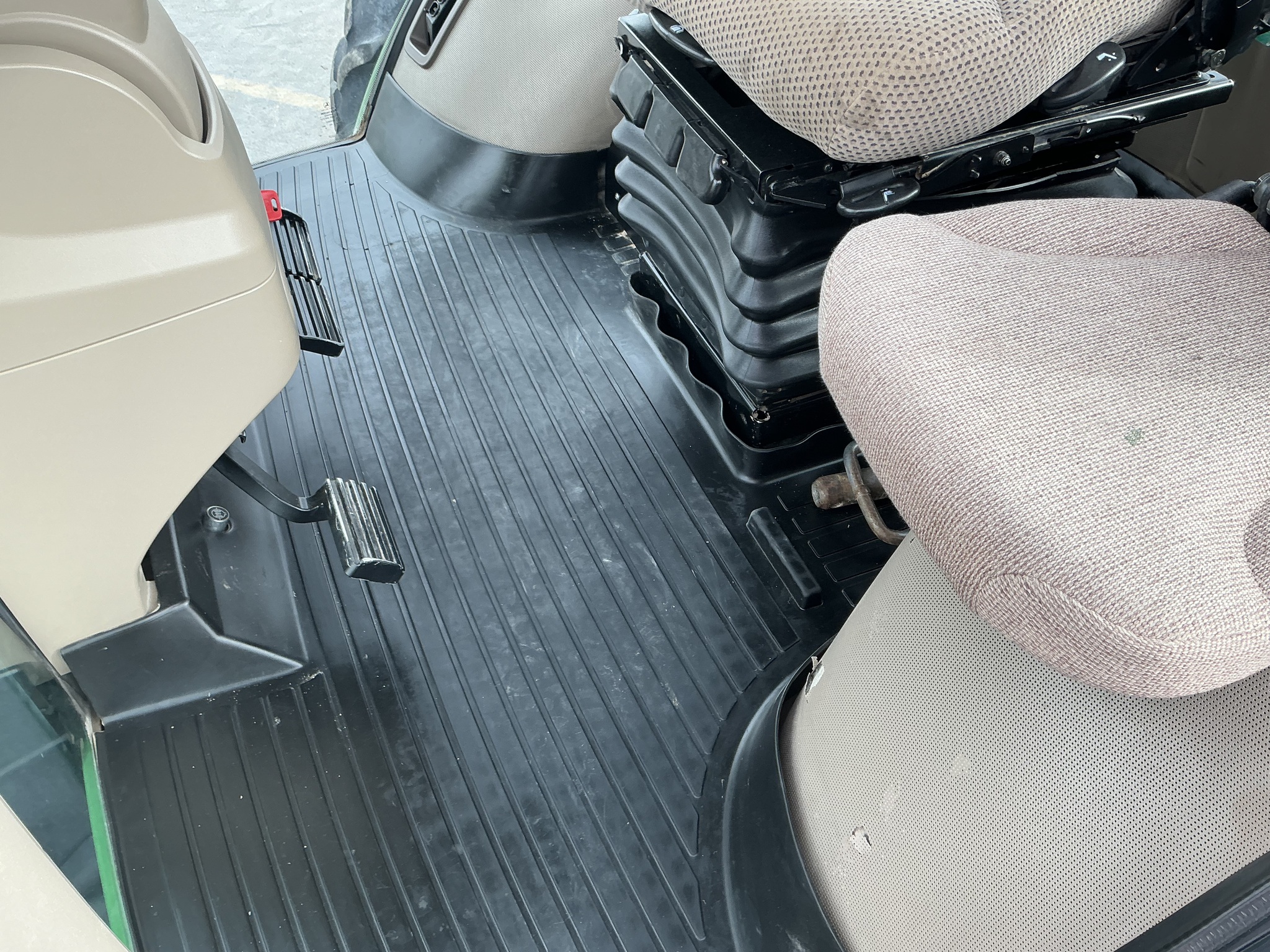 2010 John Deere 8295R Image 19