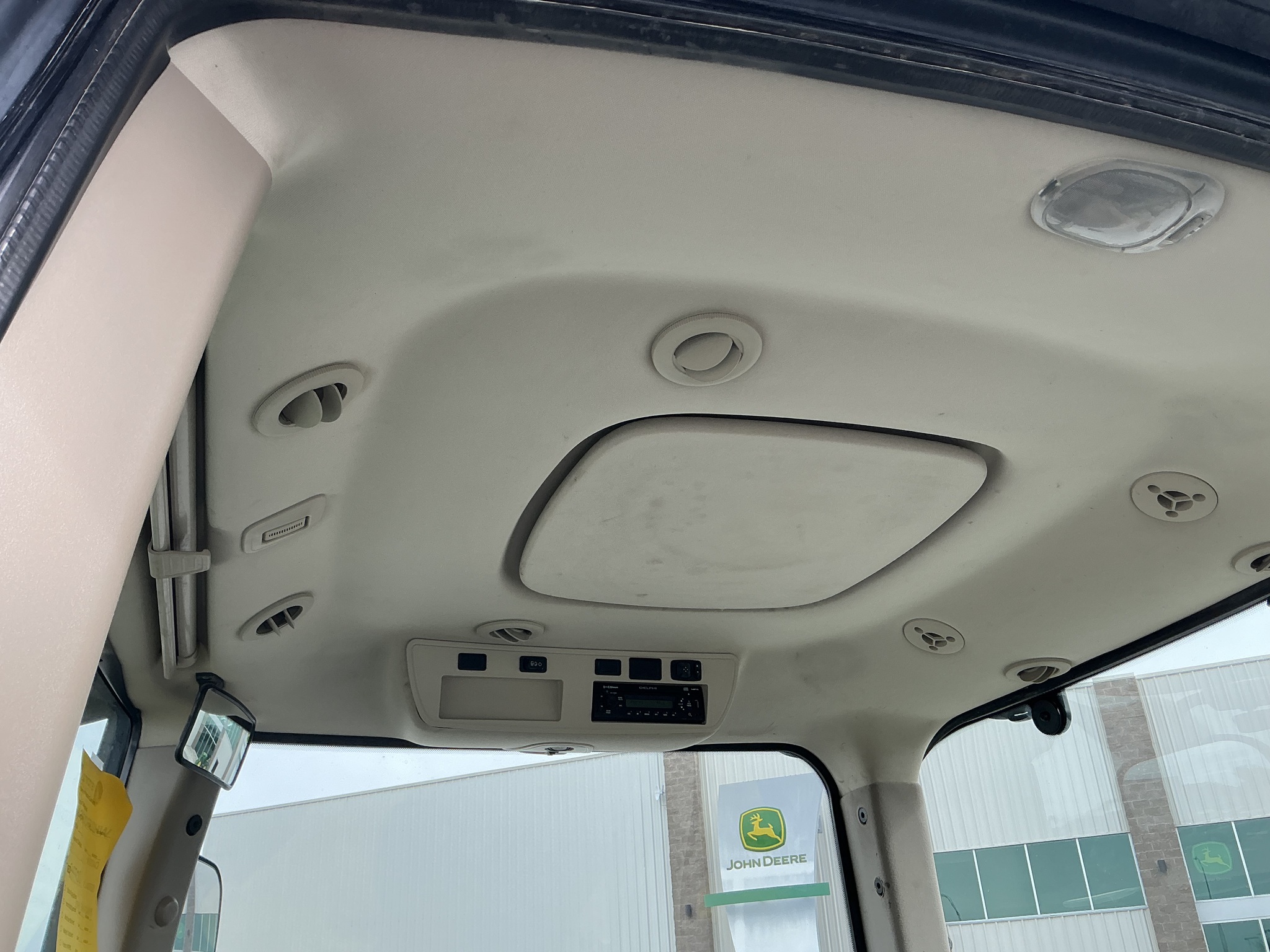 2010 John Deere 8295R Image 27