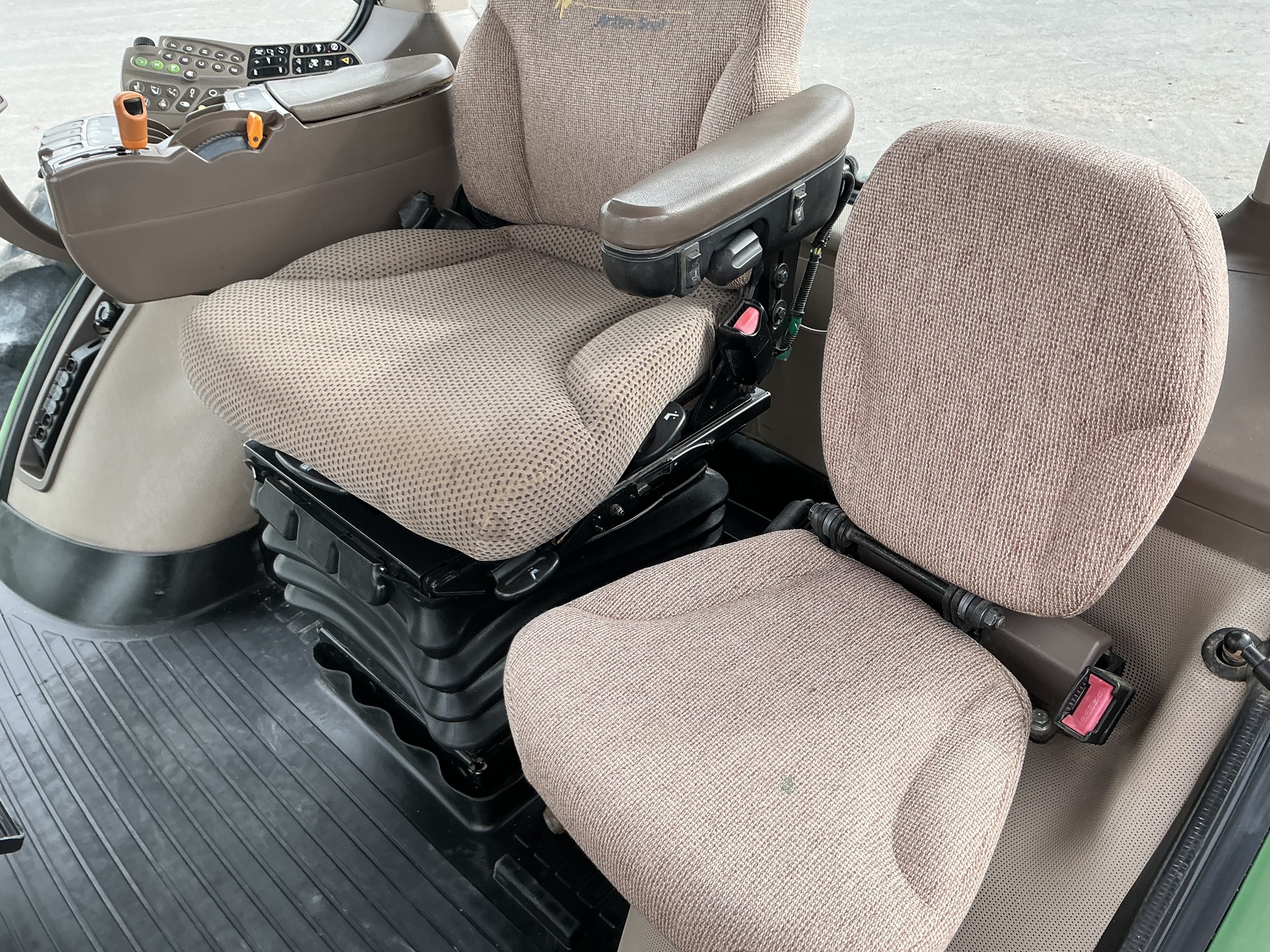 2010 John Deere 8295R Image 18