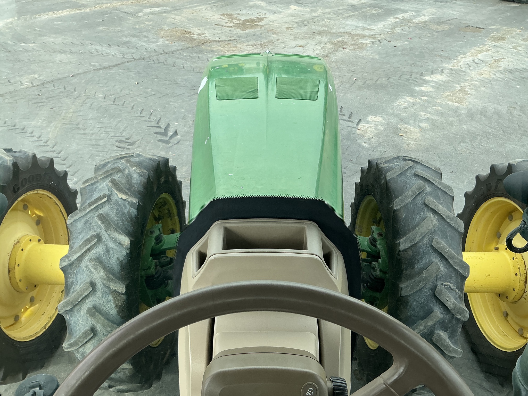 2010 John Deere 8295R Image 25