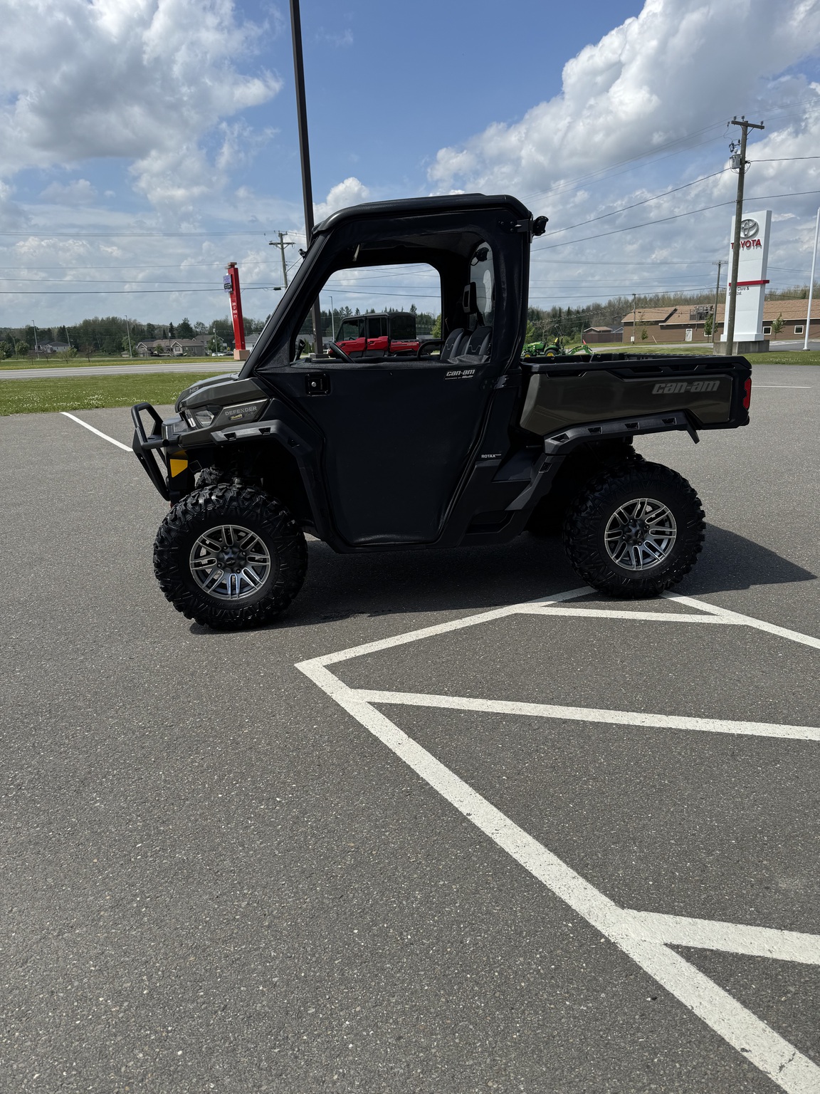 2020 Can-Am Defender HD8 XT Image 4
