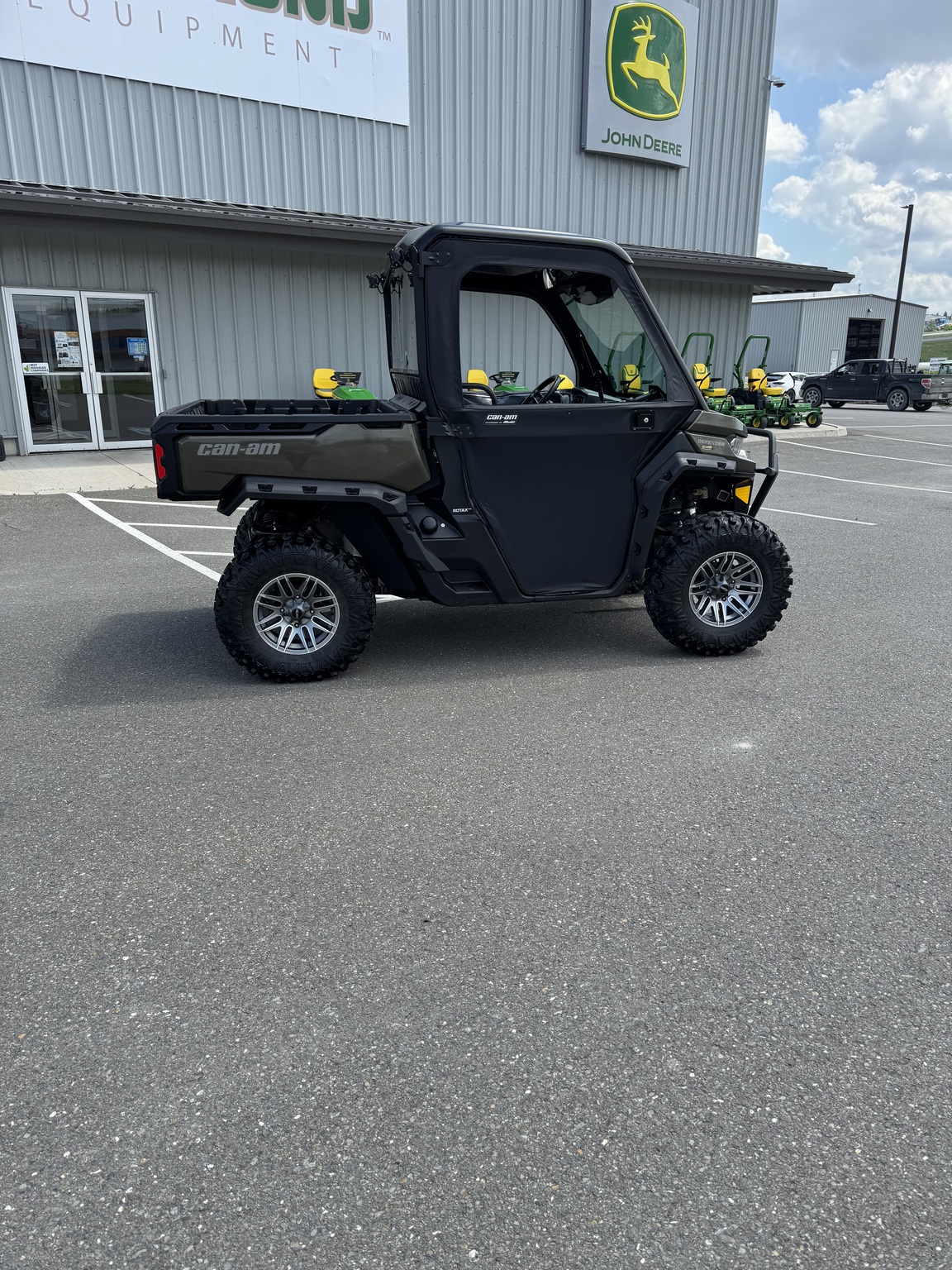 2020 Can-Am Defender HD8 XT Image 8