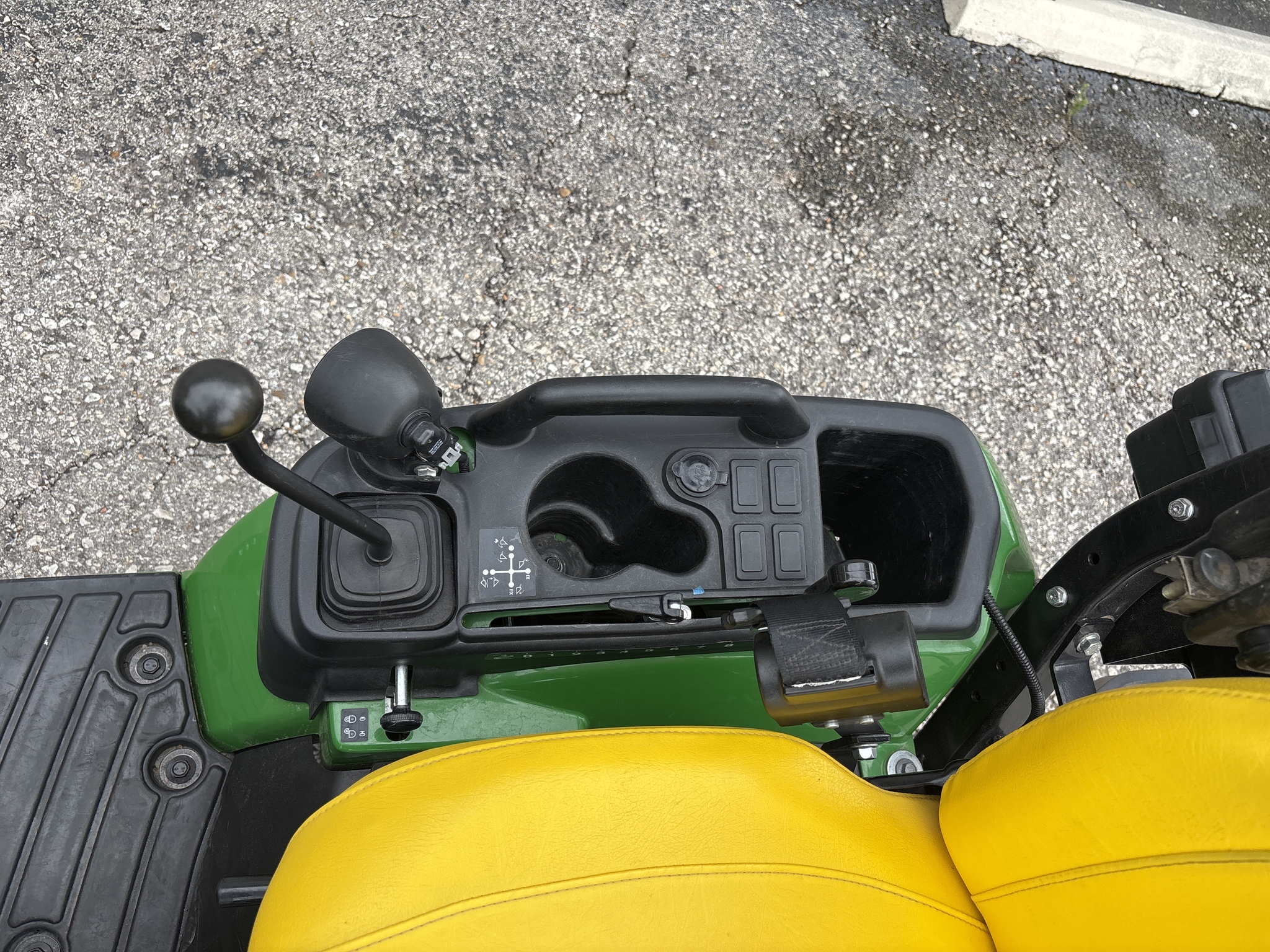 2022 John Deere 1025R Image 14