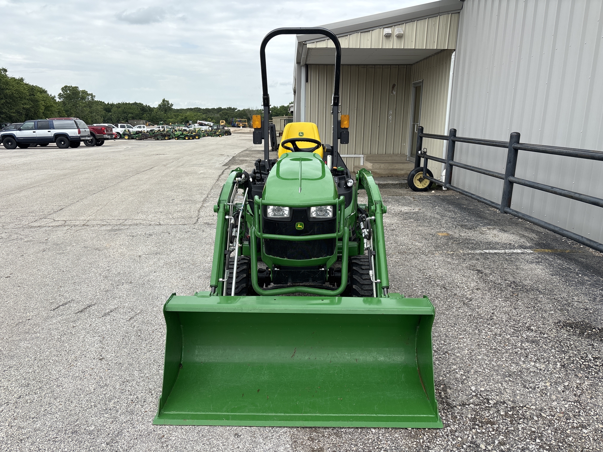 2022 John Deere 1025R Image 2