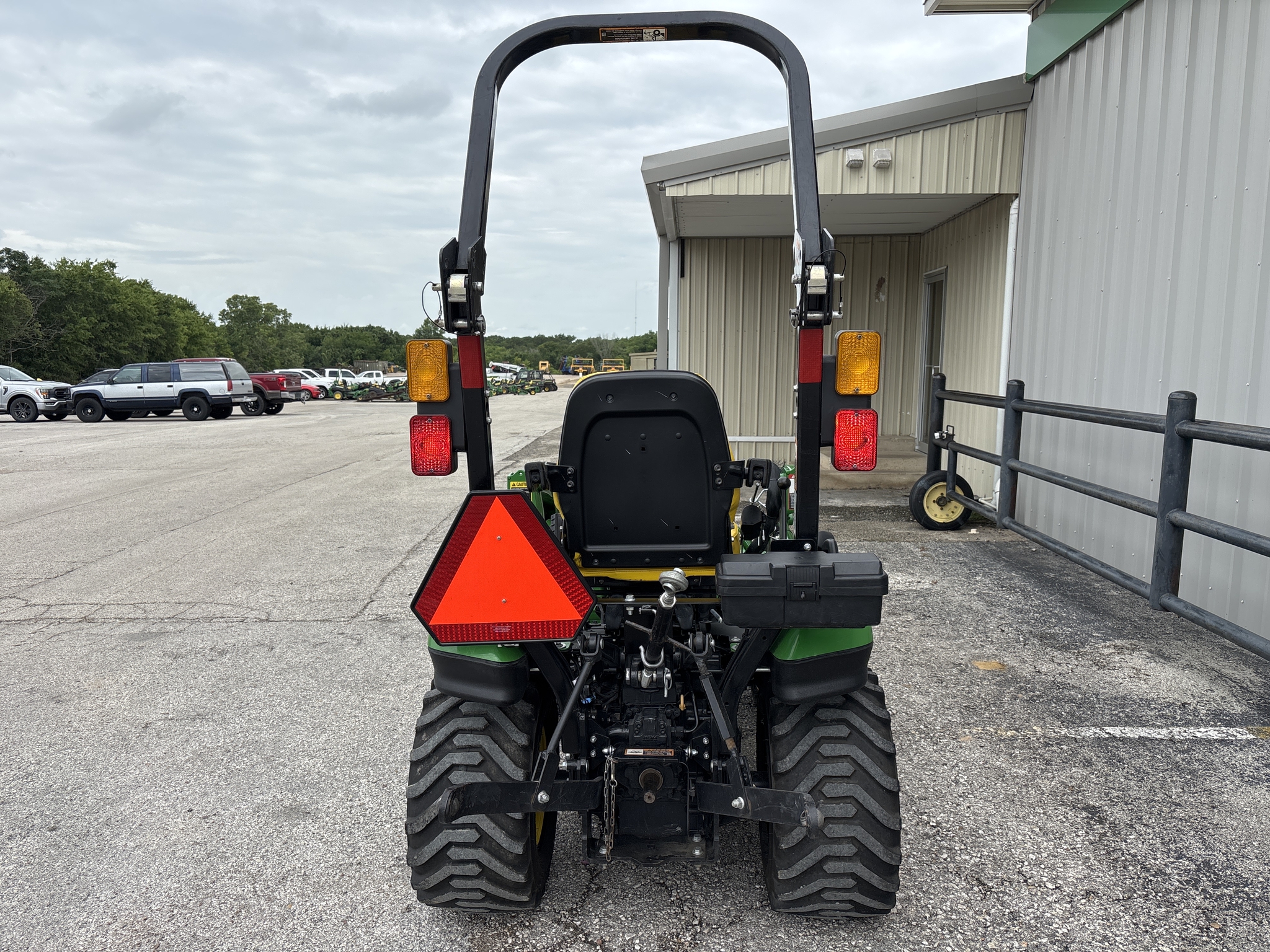 2022 John Deere 1025R Image 8