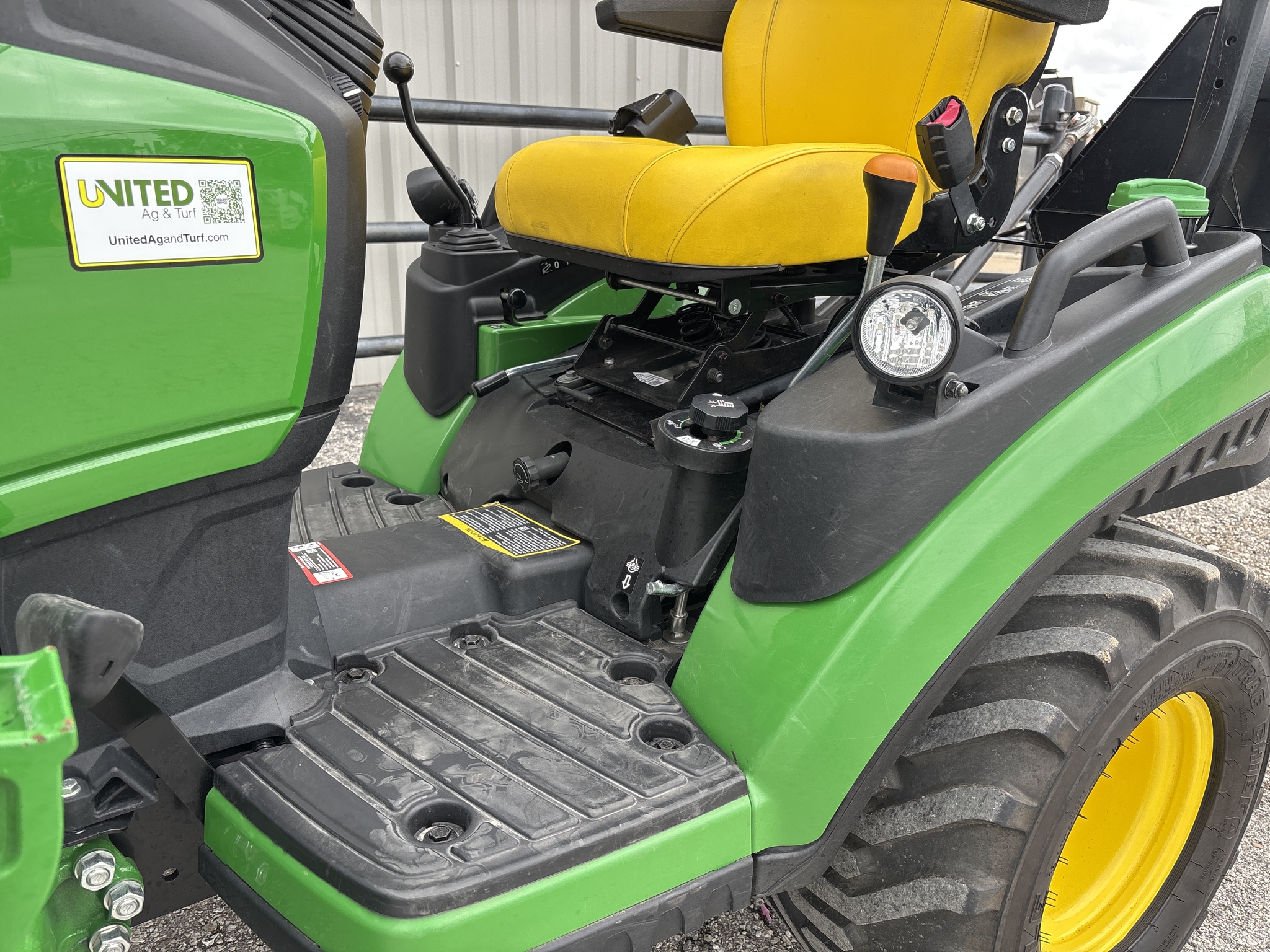 2022 John Deere 1025R Image 17