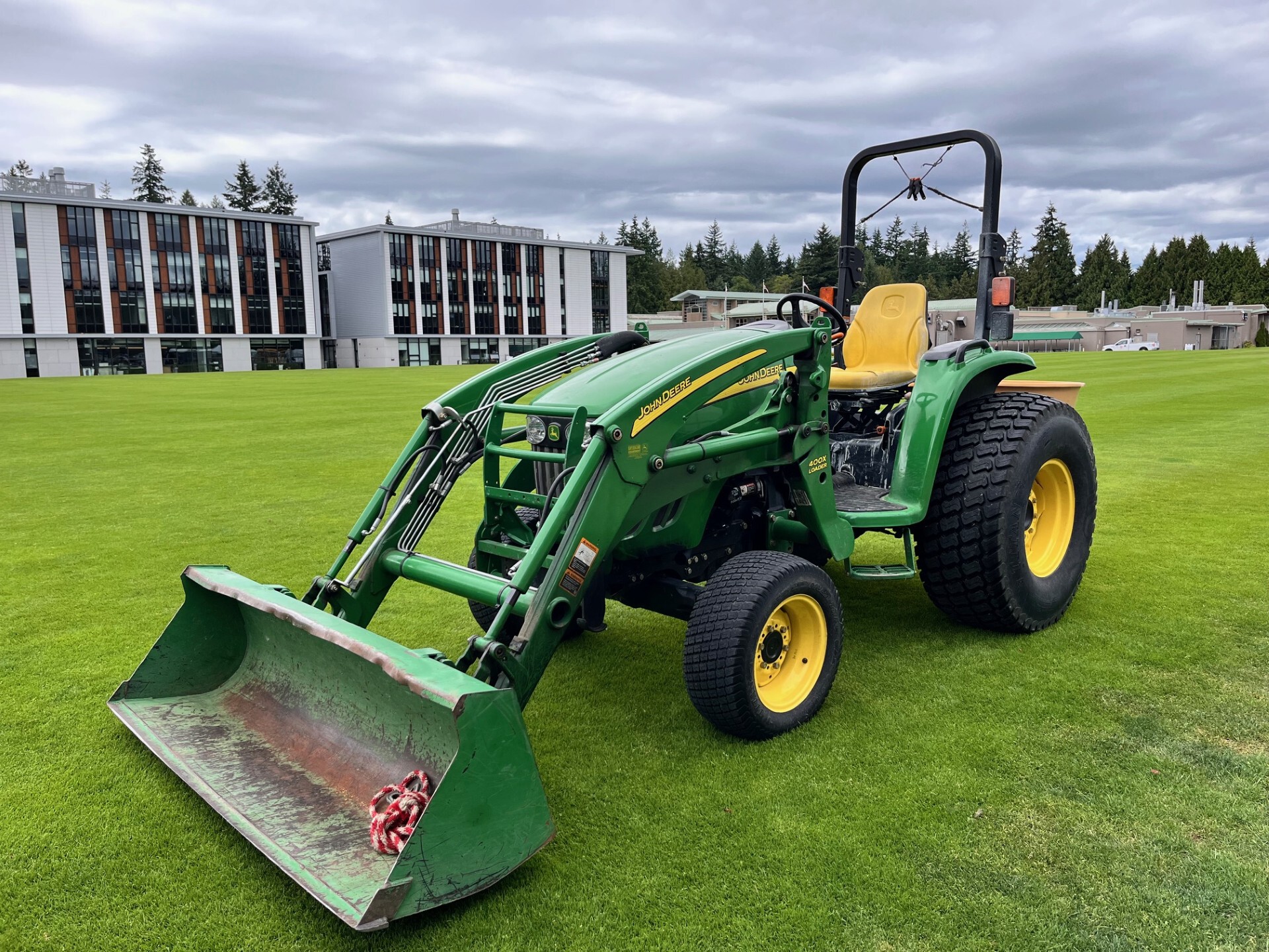 2008 John Deere 4320 Image 1