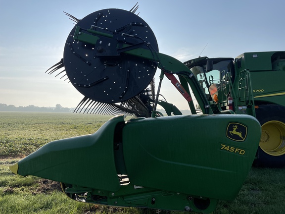 Photo of 2019 John Deere 745FD