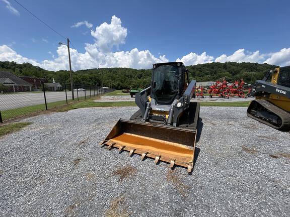 Photo of a 2024 John Deere 333G