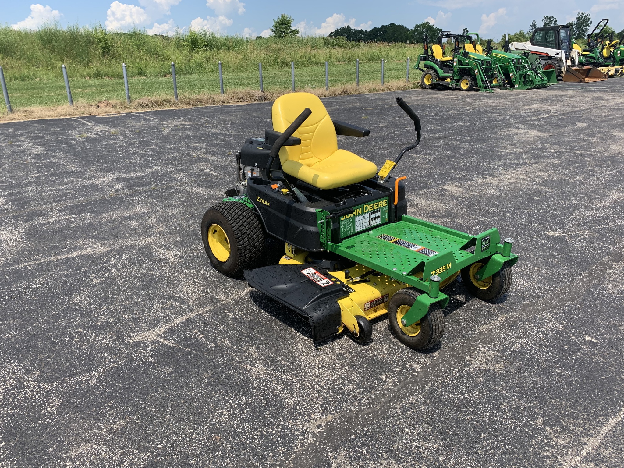 2017 John Deere Z335M Image 8