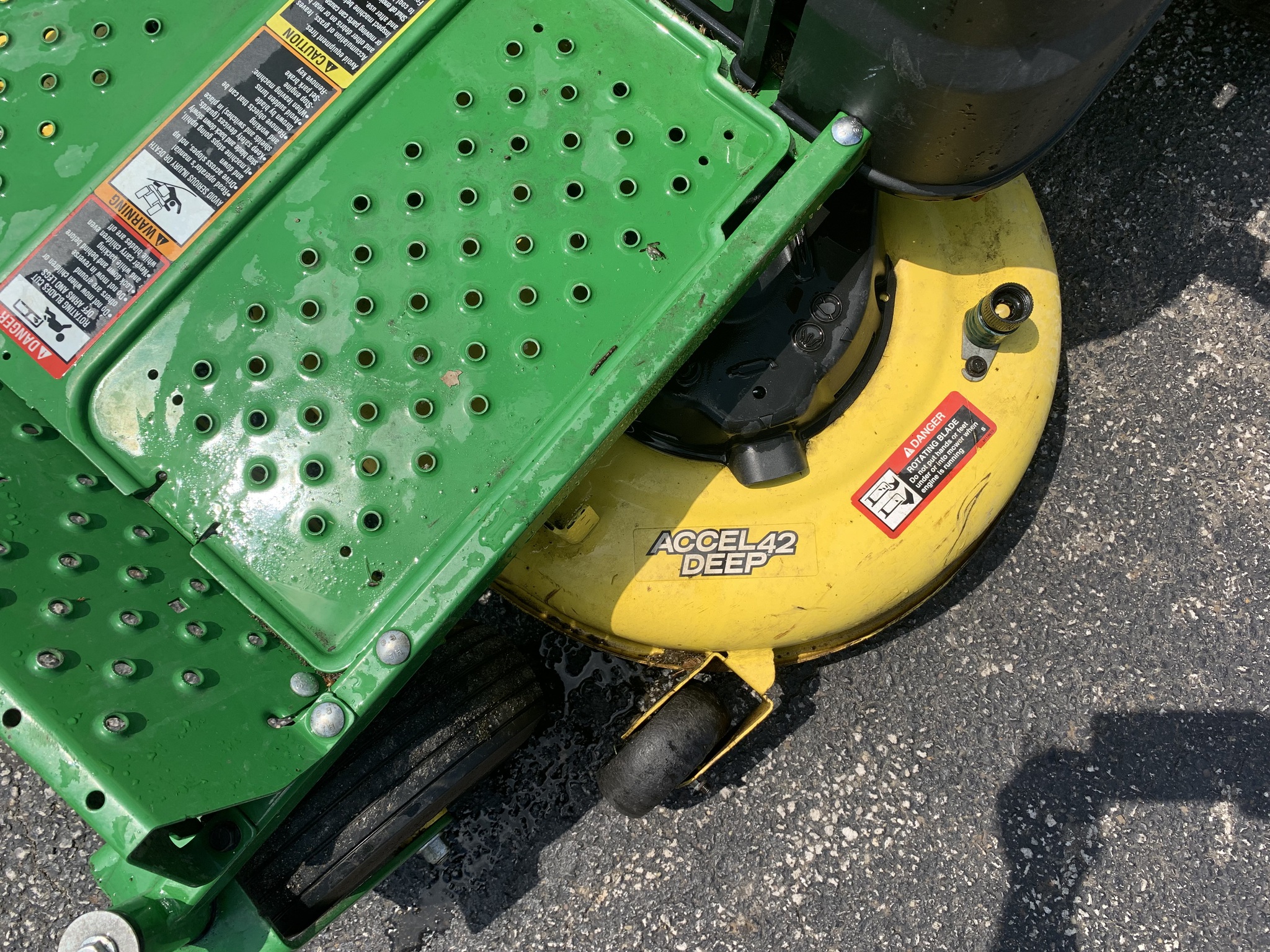 2017 John Deere Z335M Image 9