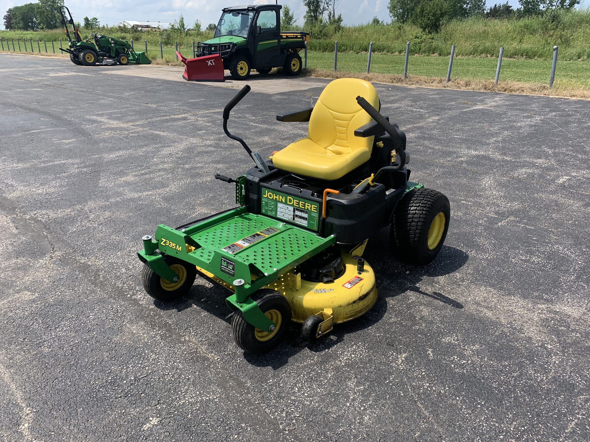 2017 John Deere Z335M Image 2