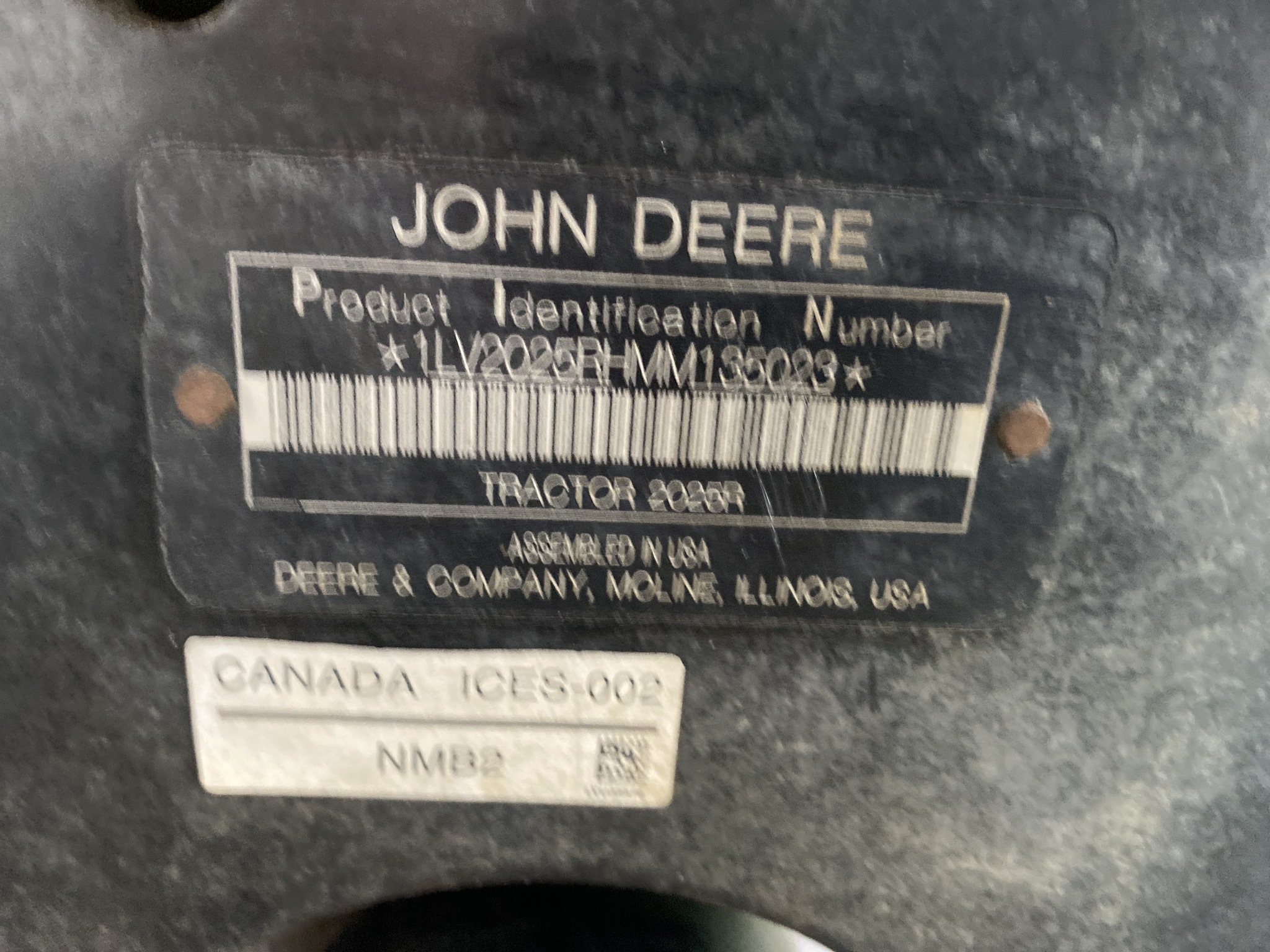 2021 John Deere 2025R Image 11