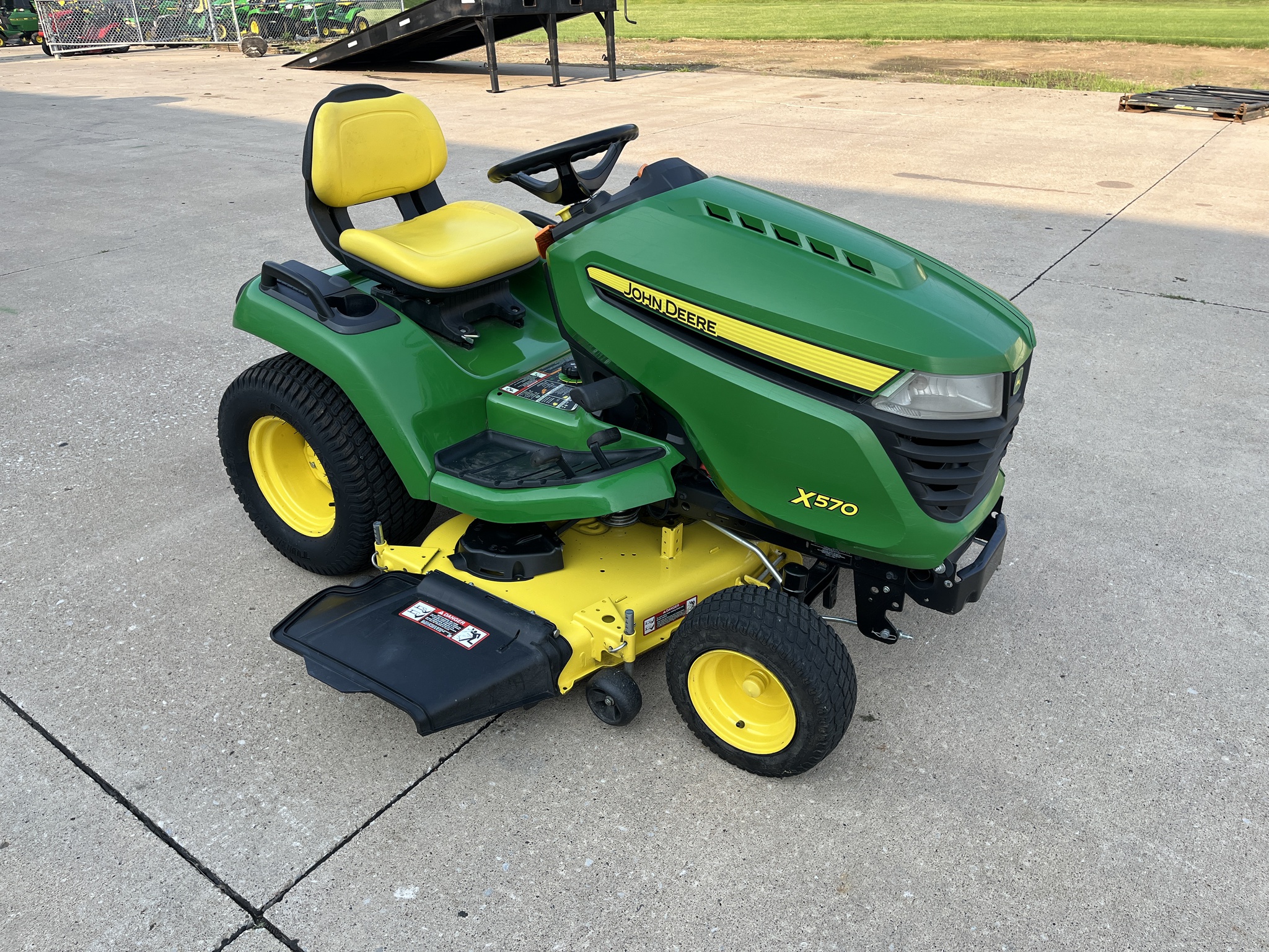 2021 John Deere X570 Image 2