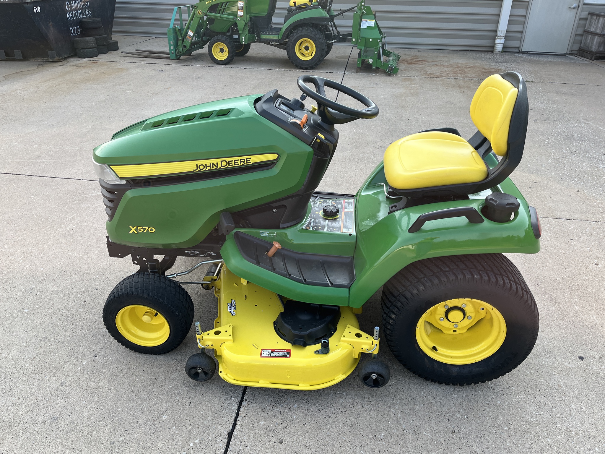 2021 John Deere X570 Image 7