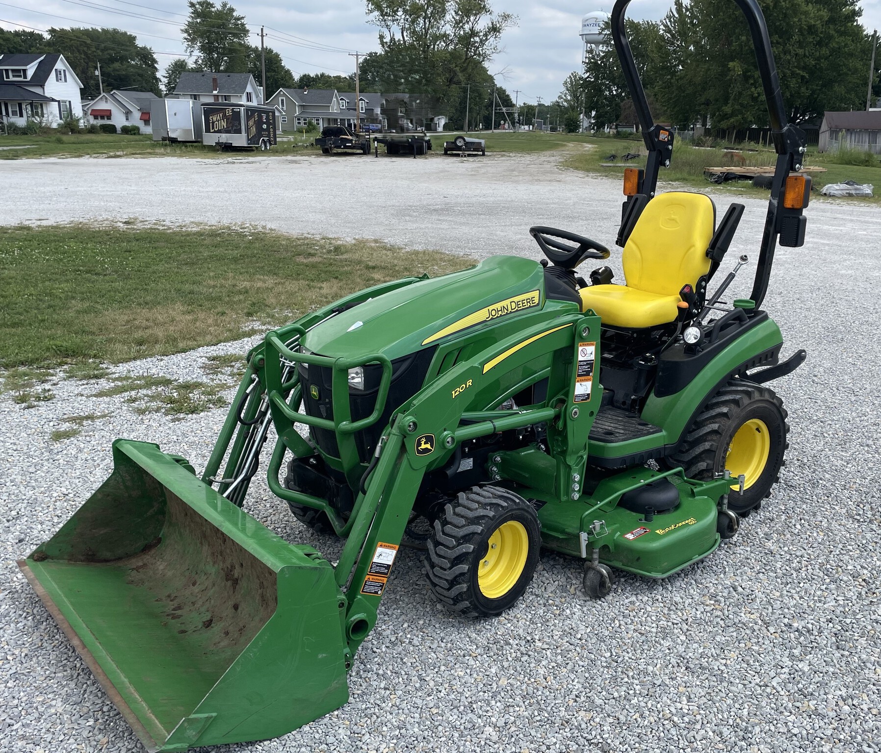 2020 John Deere 1025R Image 1