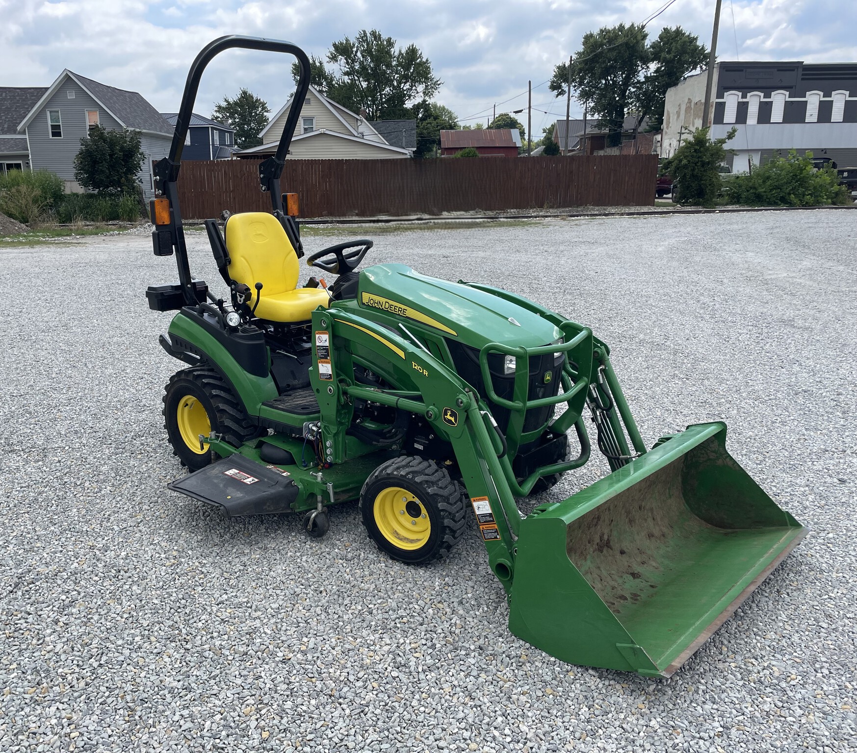 2020 John Deere 1025R Image 3
