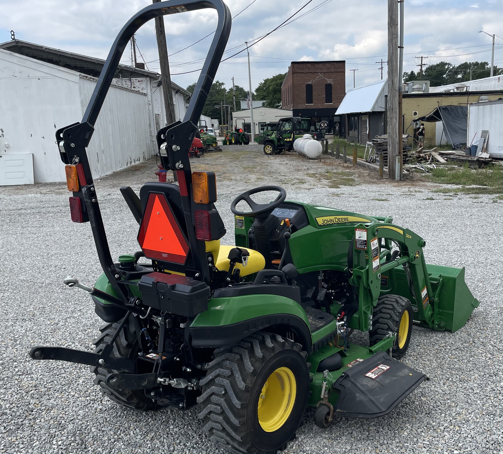 2020 John Deere 1025R Image 4