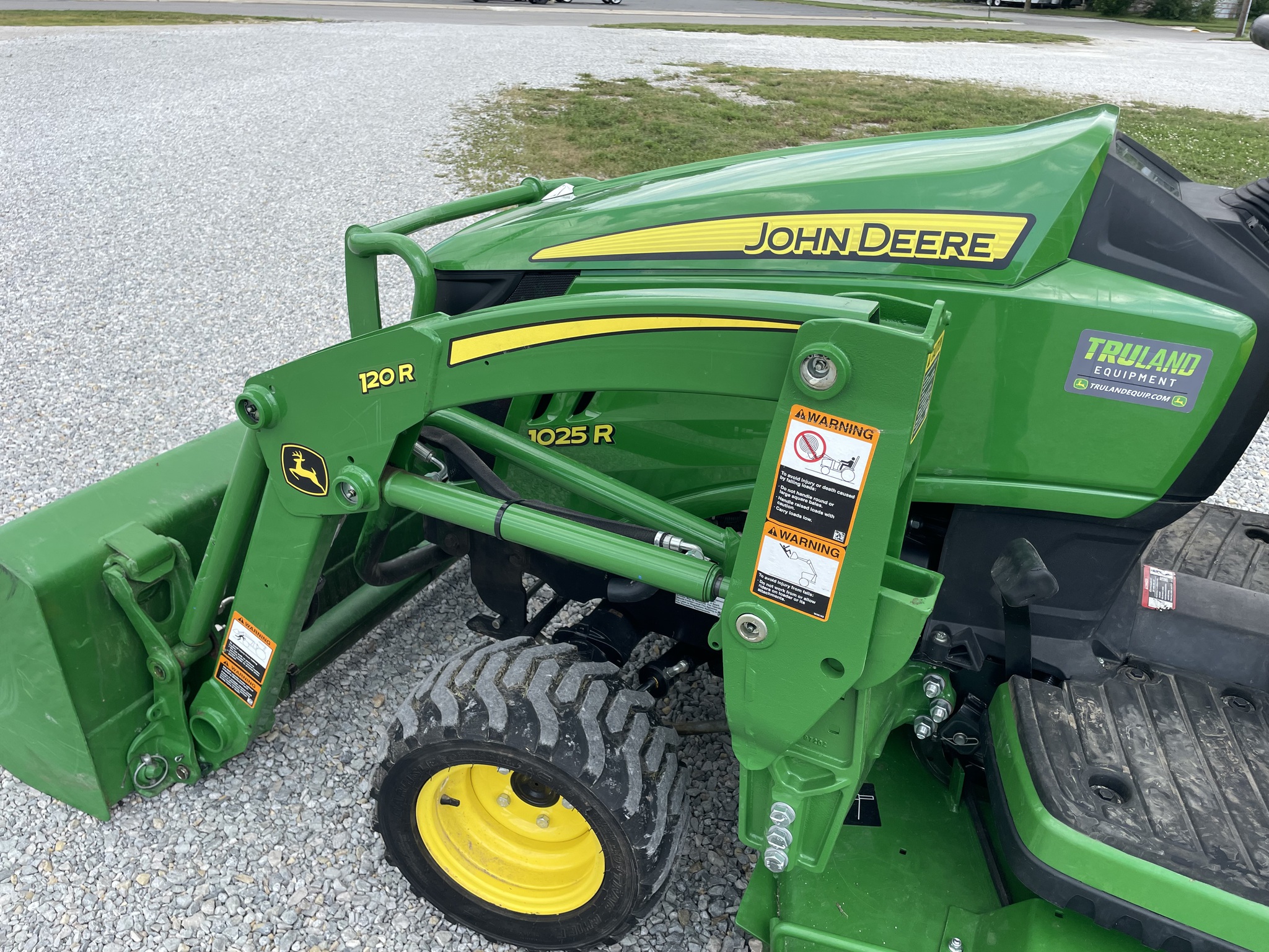 2020 John Deere 1025R Image 7