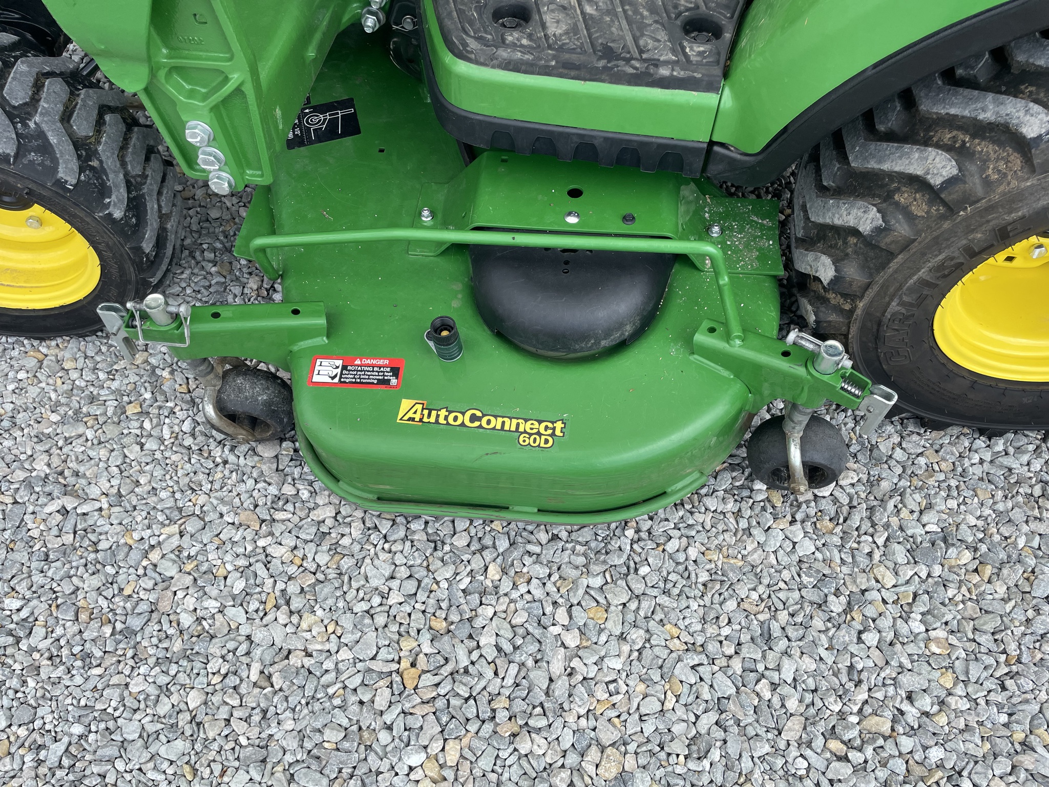 2020 John Deere 1025R Image 8