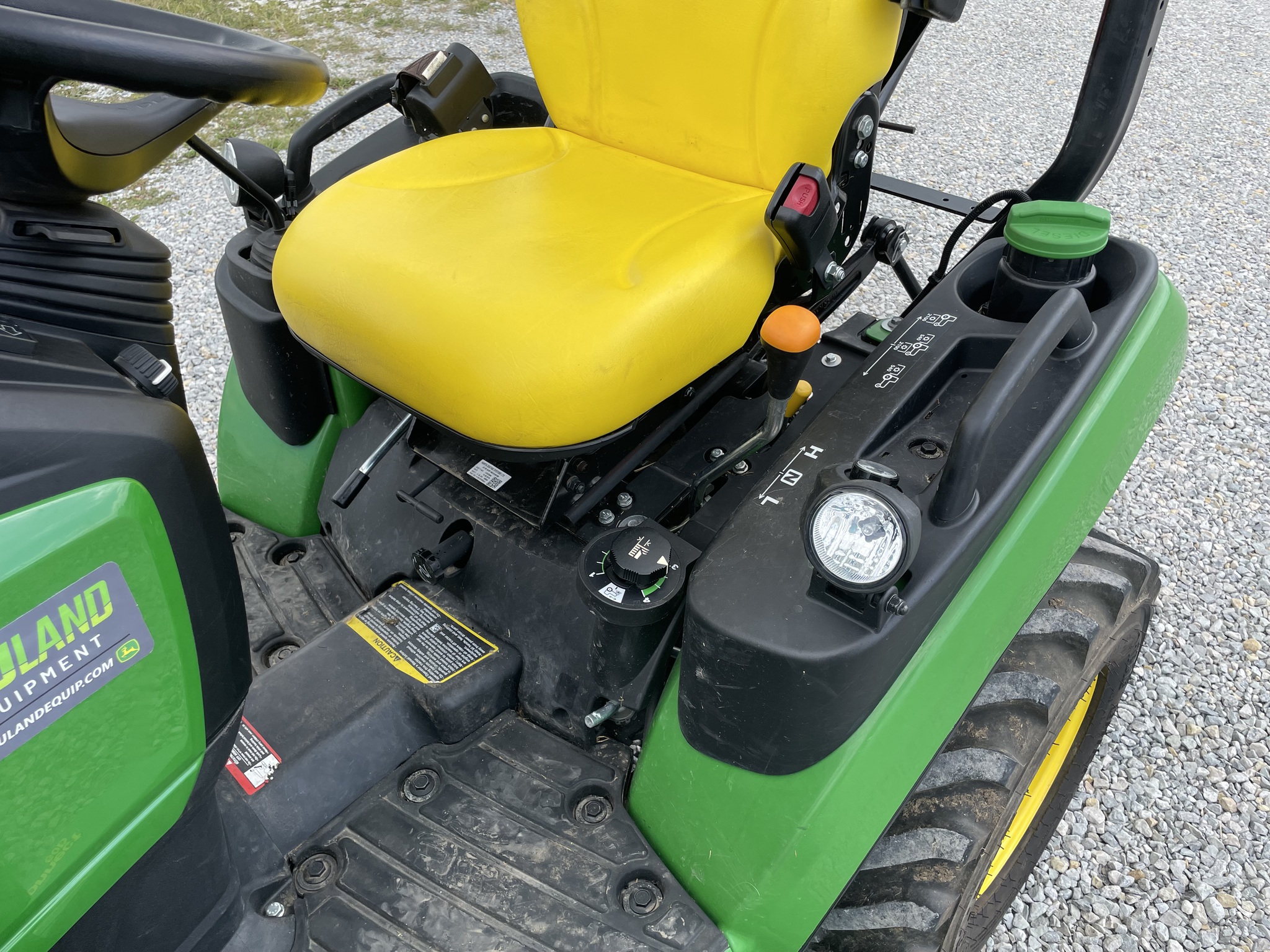 2020 John Deere 1025R Image 9