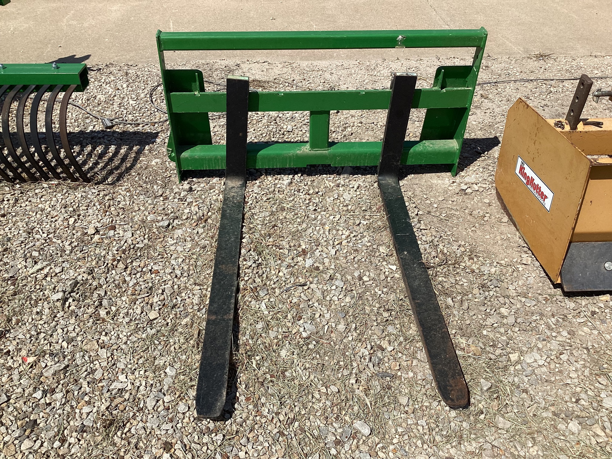 2021 Frontier AP11F Image 2