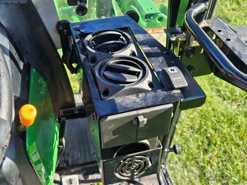 2014 John Deere 1023E Image 6