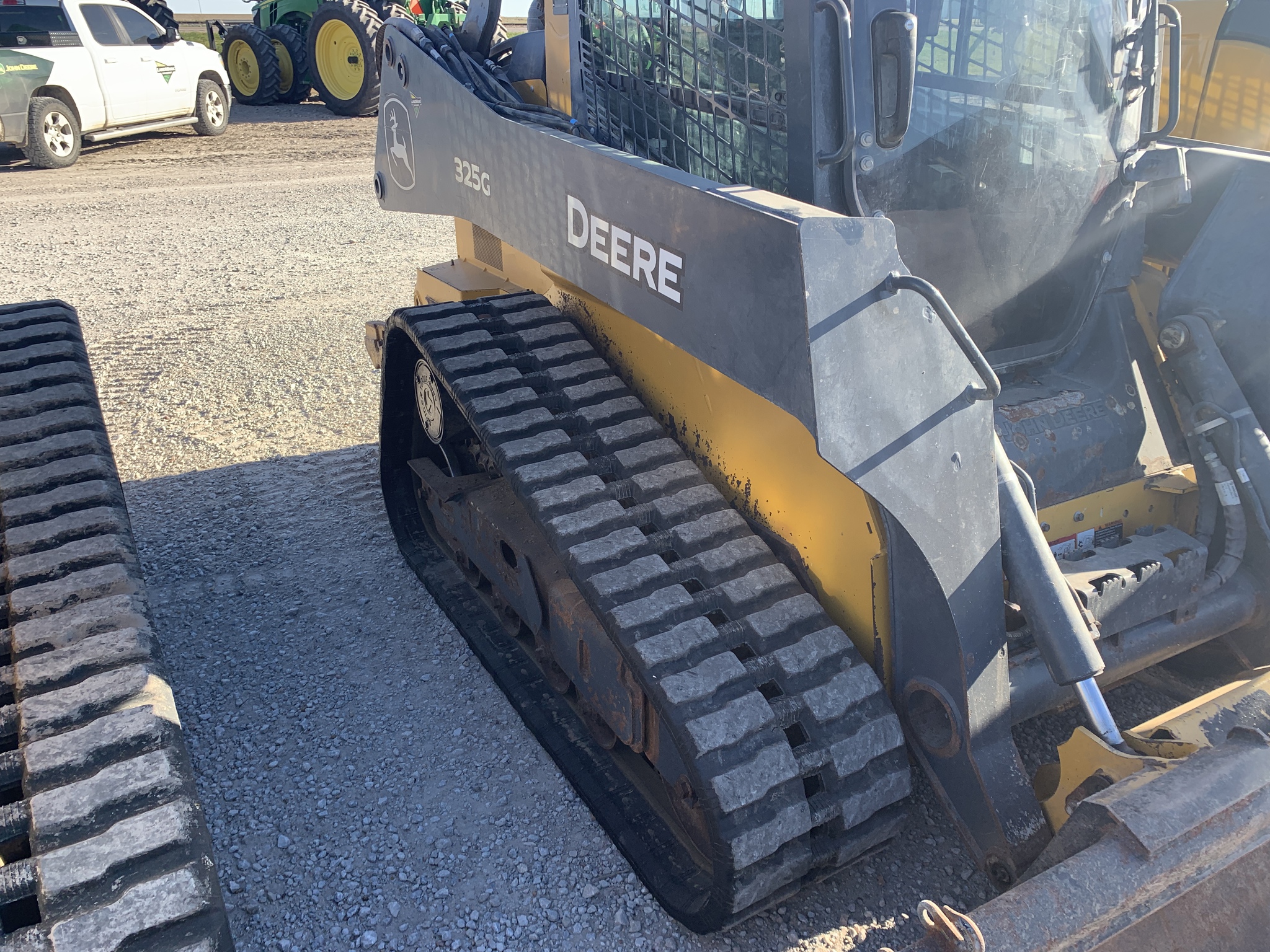 2022 John Deere 325G Image 3