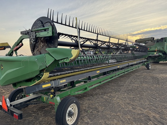 Used 2022 John Deere HD45R Combine Platforms at Horizon Ag & Turf in Edmonton West, AB - Photo8
