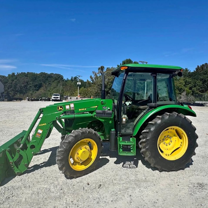 2013 John Deere 5055E Image 1